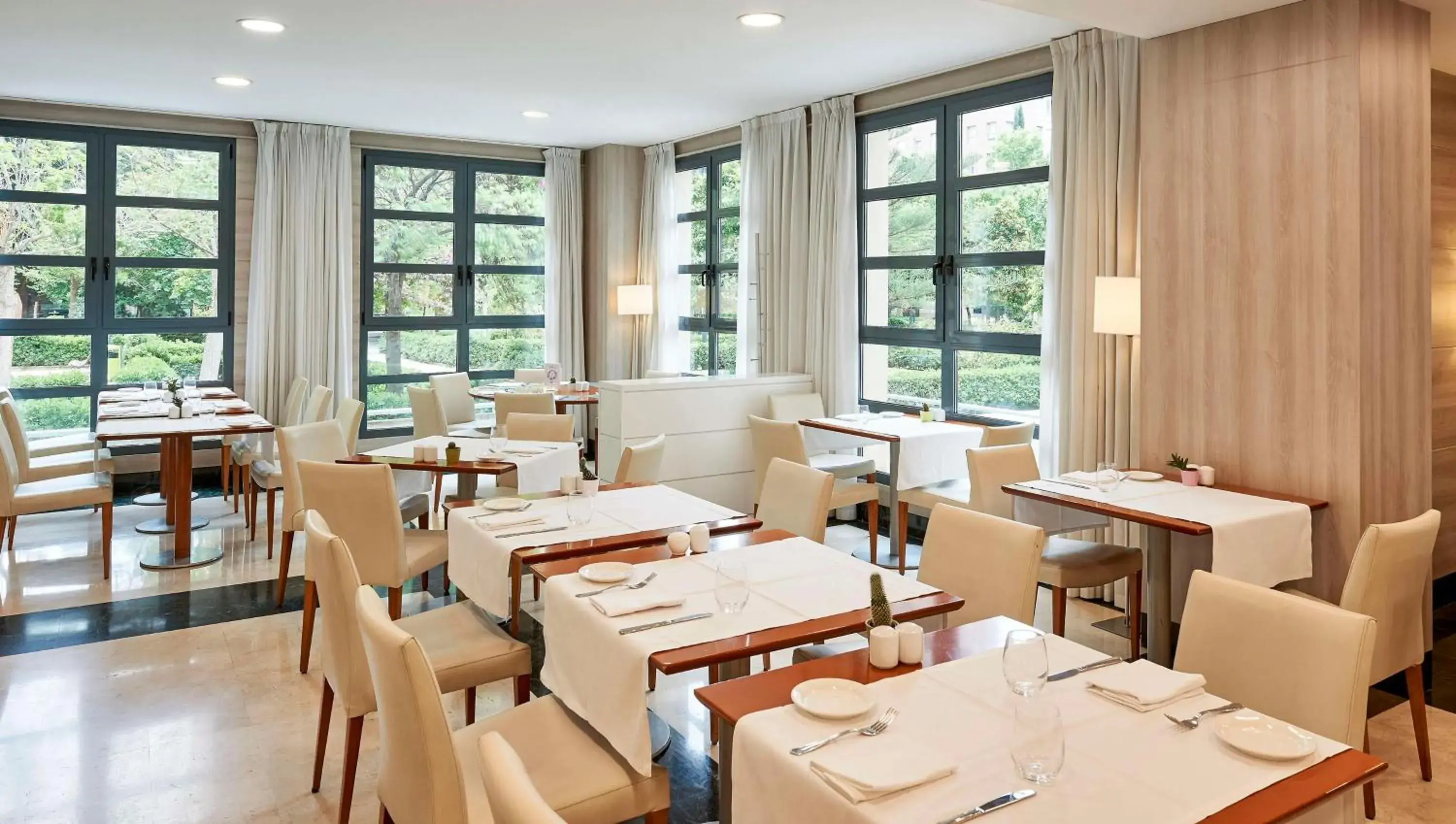 Restaurant/places to eat in NH Valencia Las Artes Restaurant/places to eat in NH Valencia Las Artes