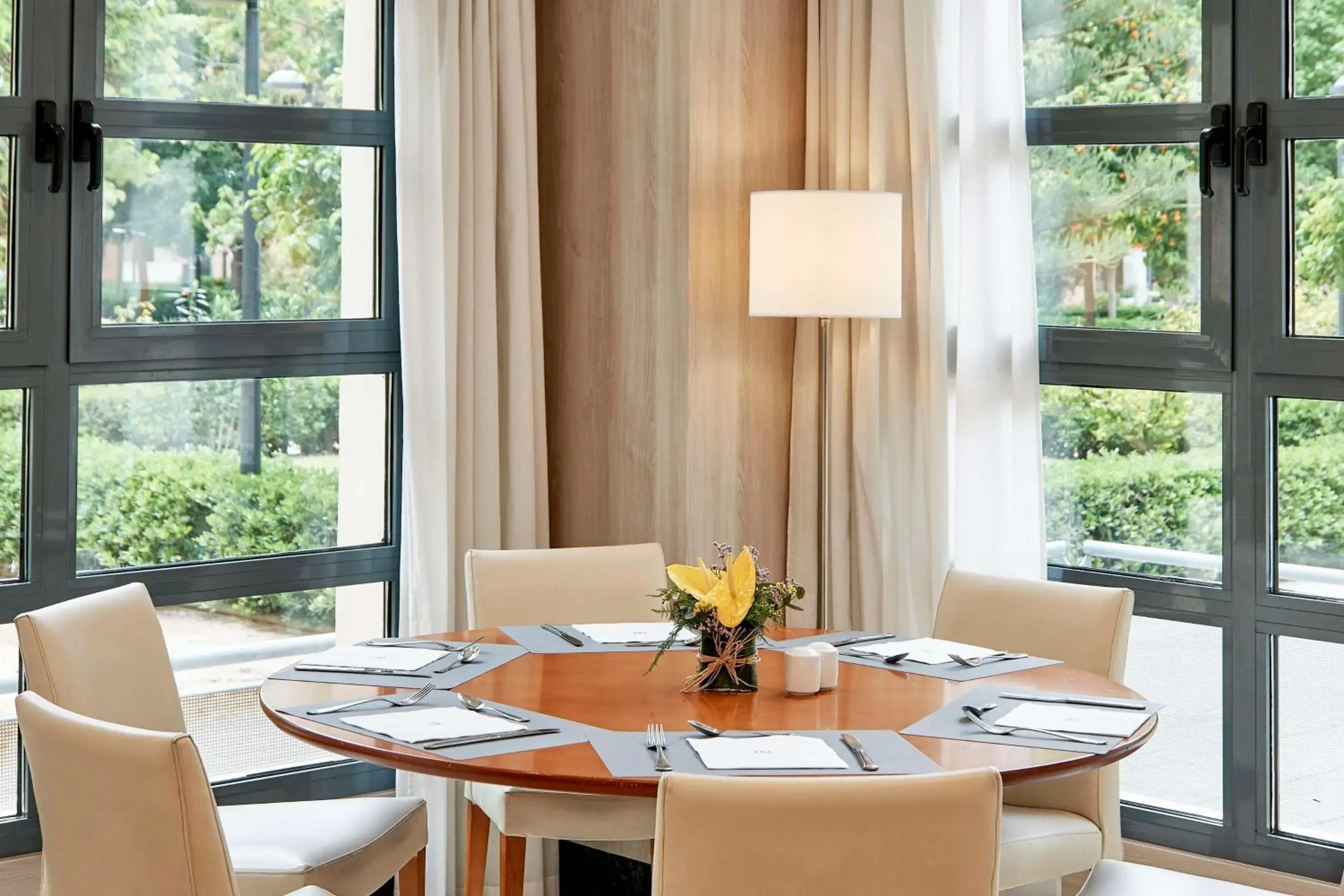 Restaurant/places to eat in NH Valencia Las Artes Restaurant/places to eat in NH Valencia Las Artes