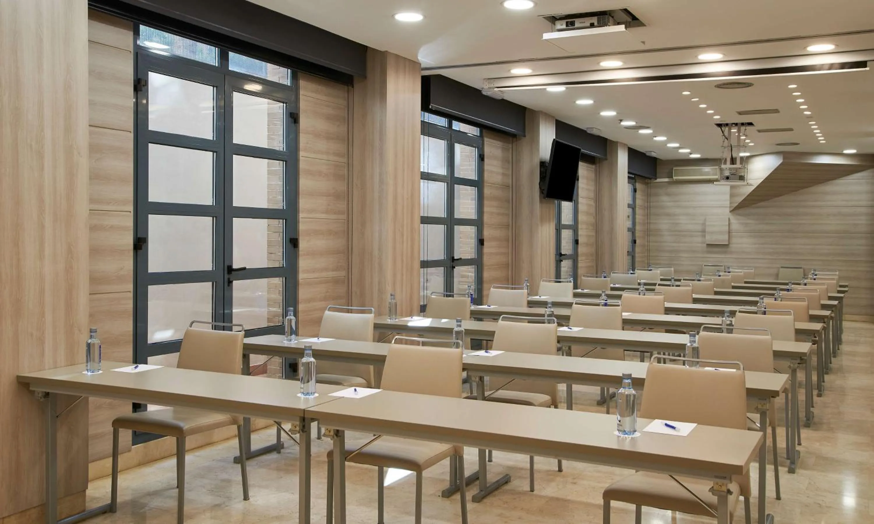 Meeting/conference room in NH Valencia Las Artes