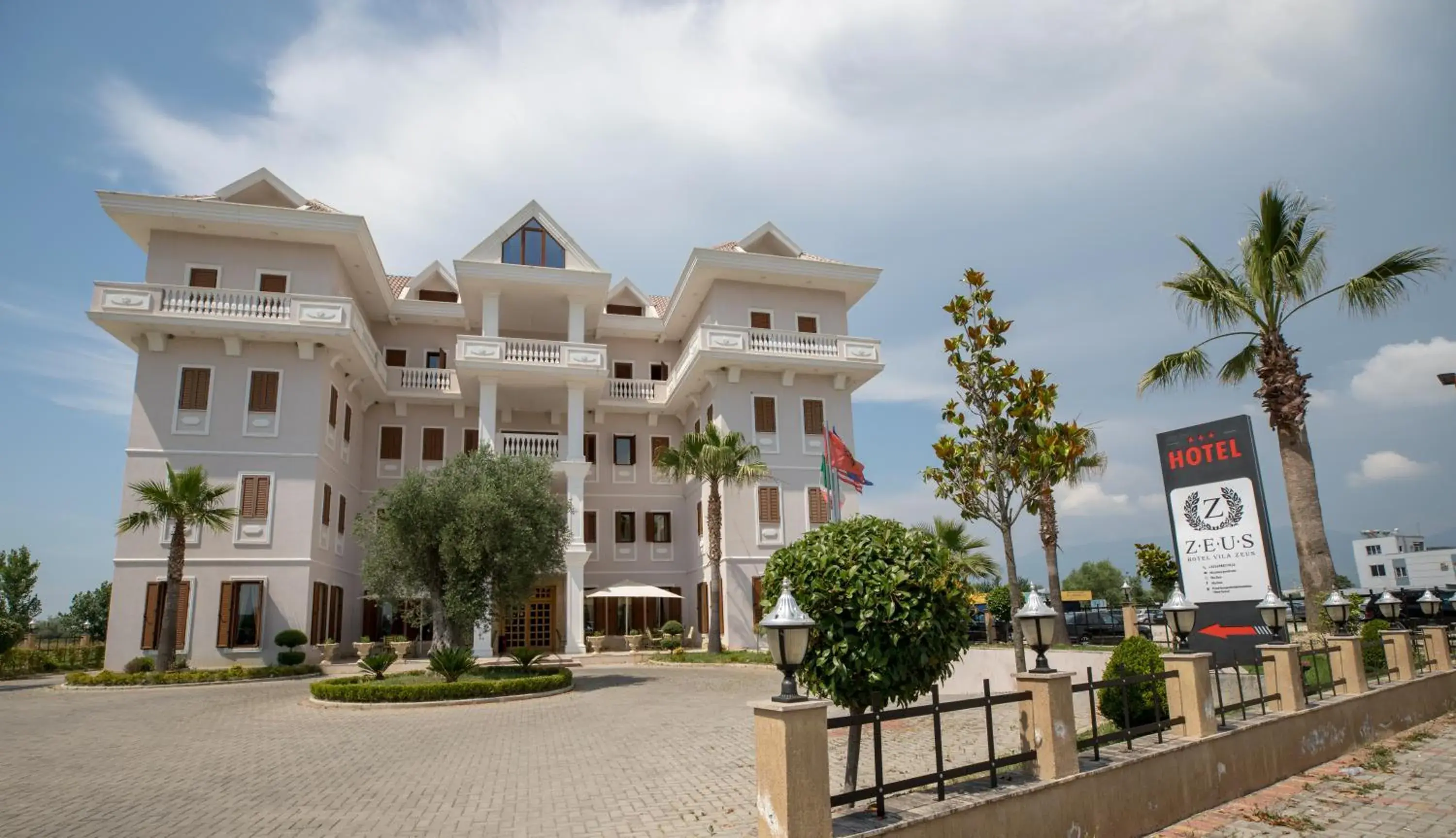 Property building in Hotel Vila Zeus Property building in Hotel Vila Zeus