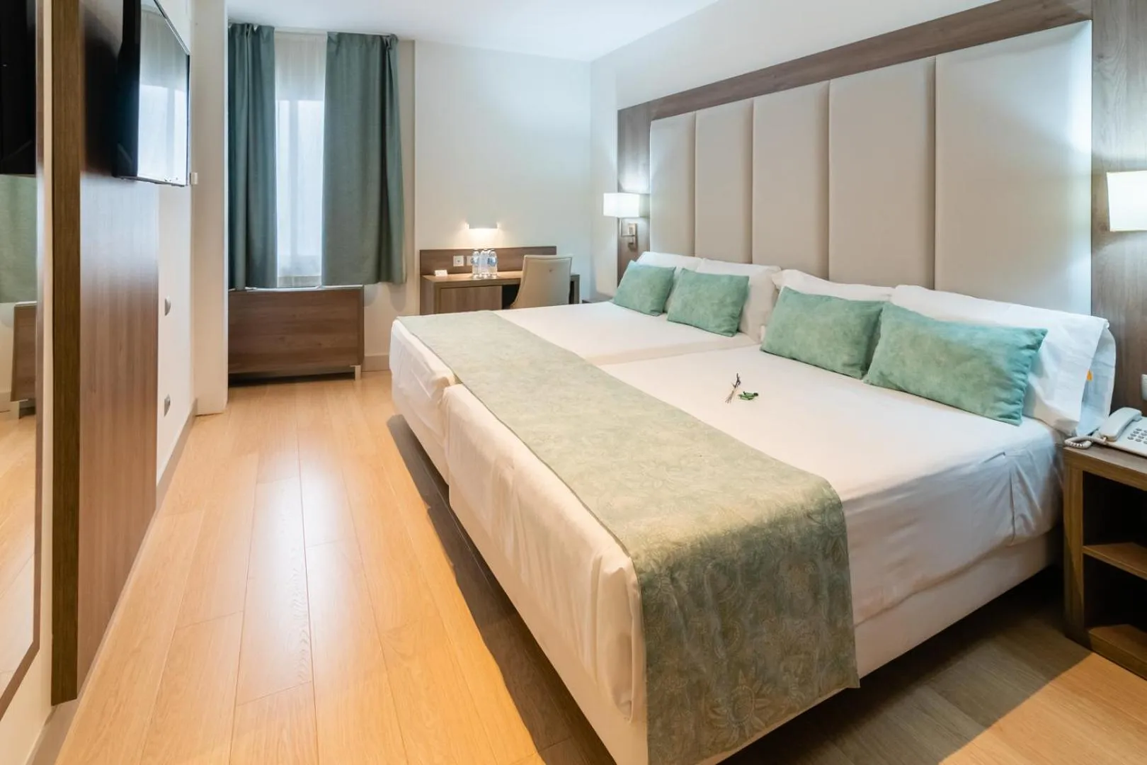 Photo of the whole room, Bed in Hotel Selu