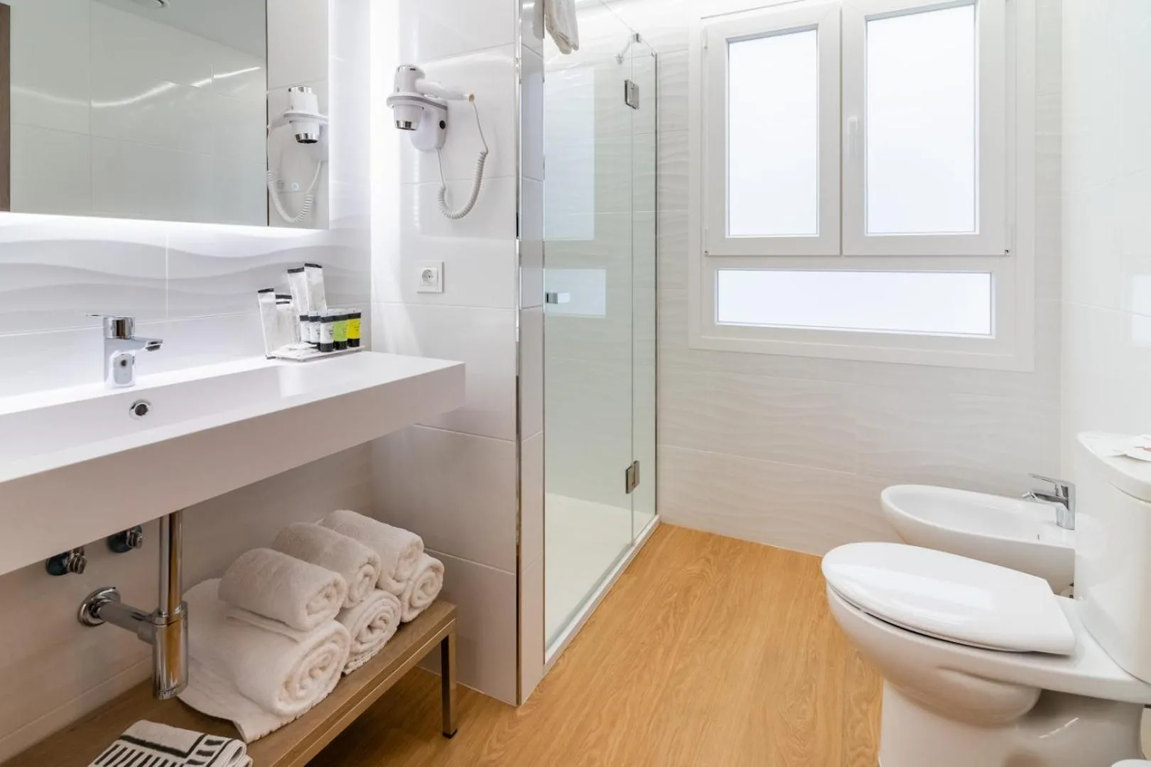 Shower in Hotel Selu