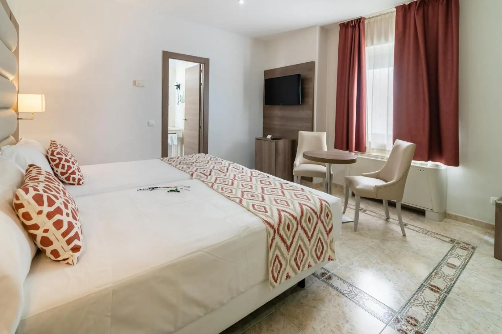 Photo of the whole room, Bed in Hotel Selu