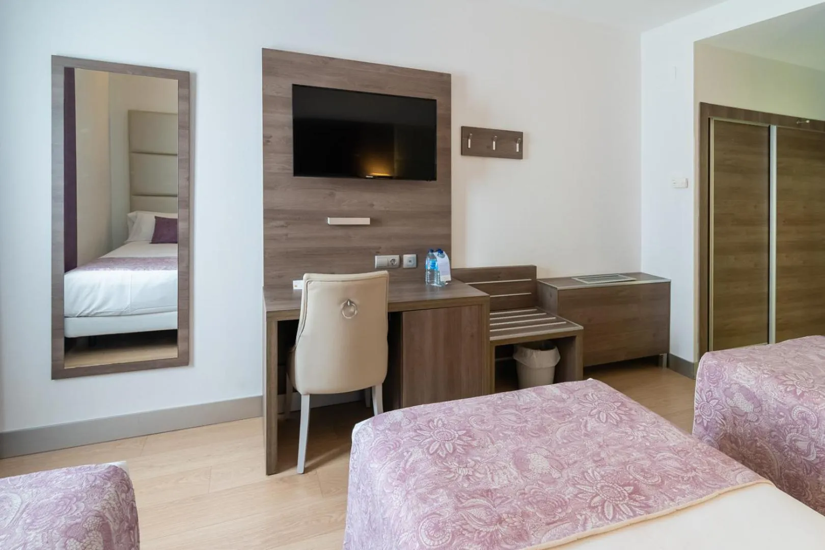 Photo of the whole room, Bed in Hotel Selu