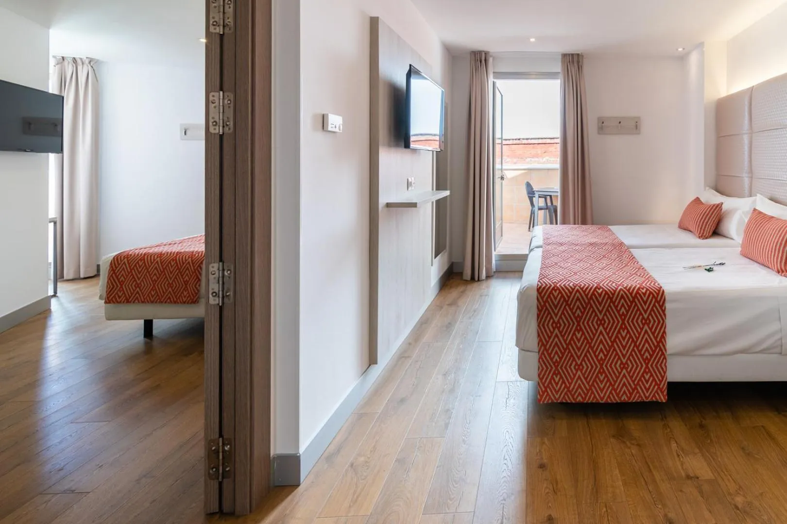 Photo of the whole room, Bed in Hotel Selu