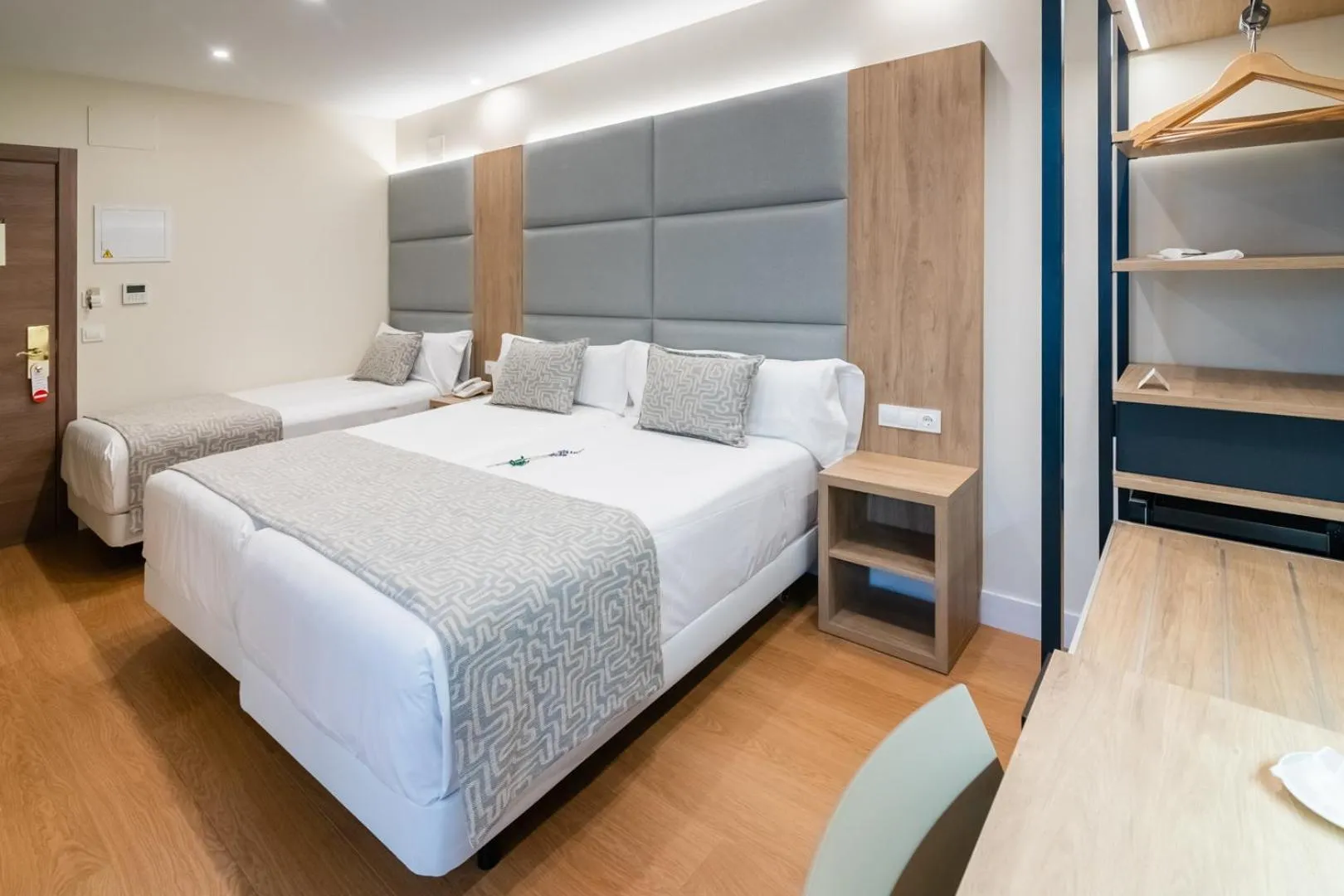 Photo of the whole room, Bed in Hotel Selu