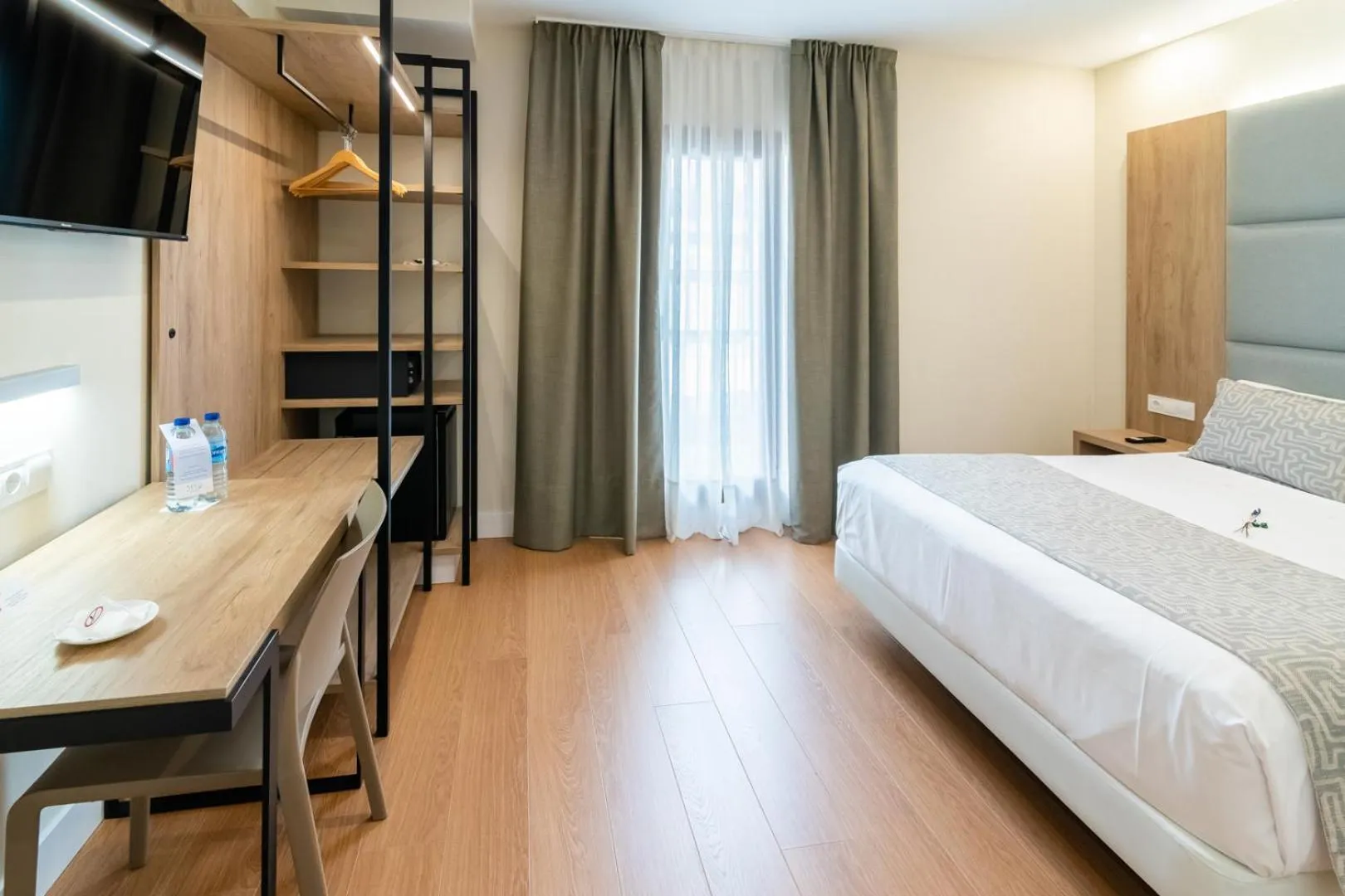 Photo of the whole room, Bed in Hotel Selu