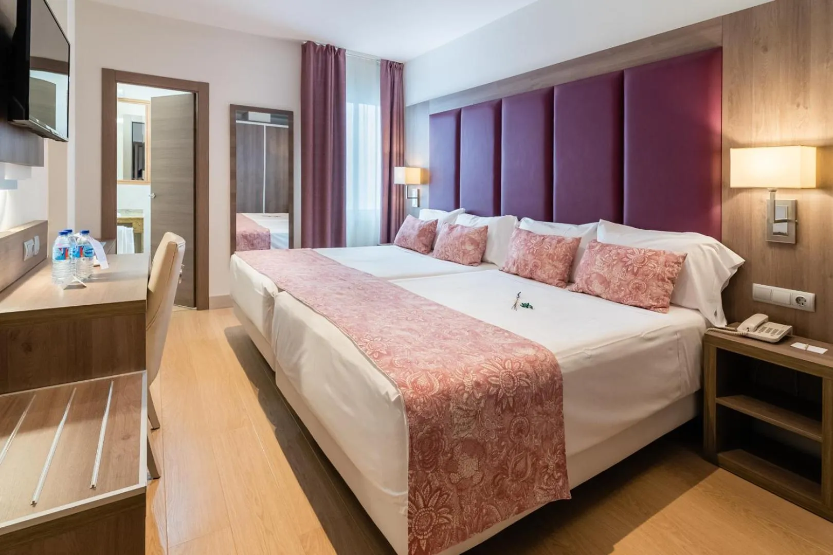 Photo of the whole room, Bed in Hotel Selu