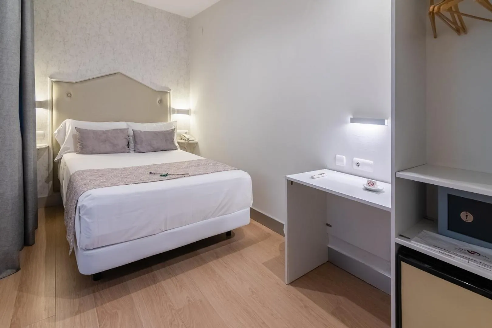 Photo of the whole room, Bed in Hotel Selu