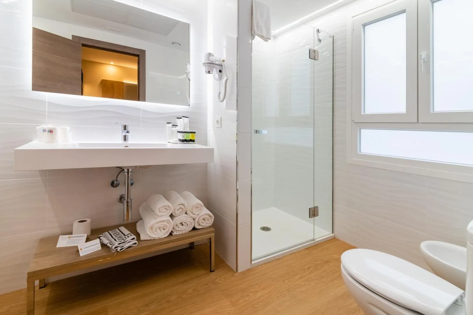 Shower in Hotel Selu