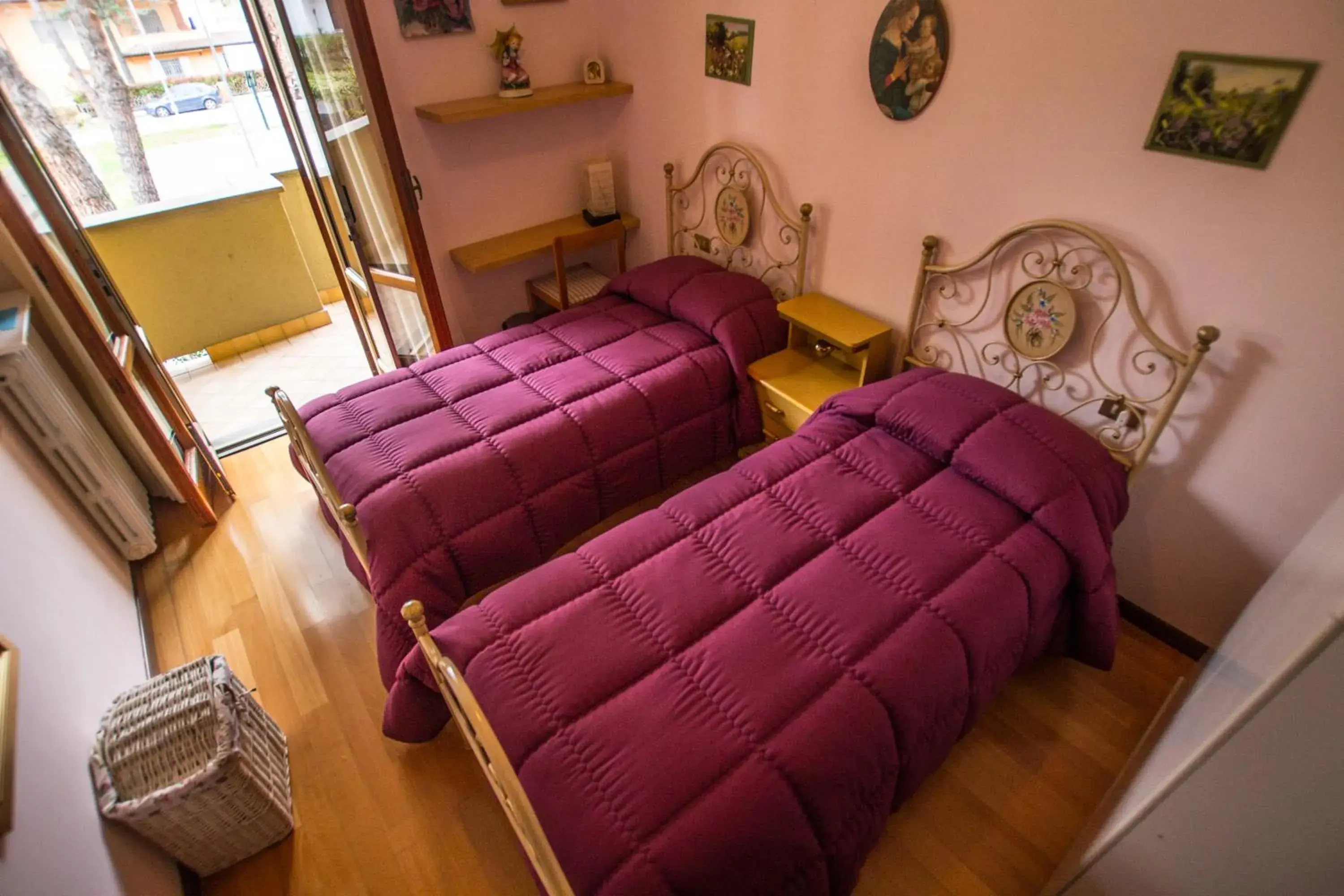 Double Room with Private External Bathroom and Balcony in B&B I Narcisi Double Room with Private External Bathroom and Balcony in B&B I Narcisi