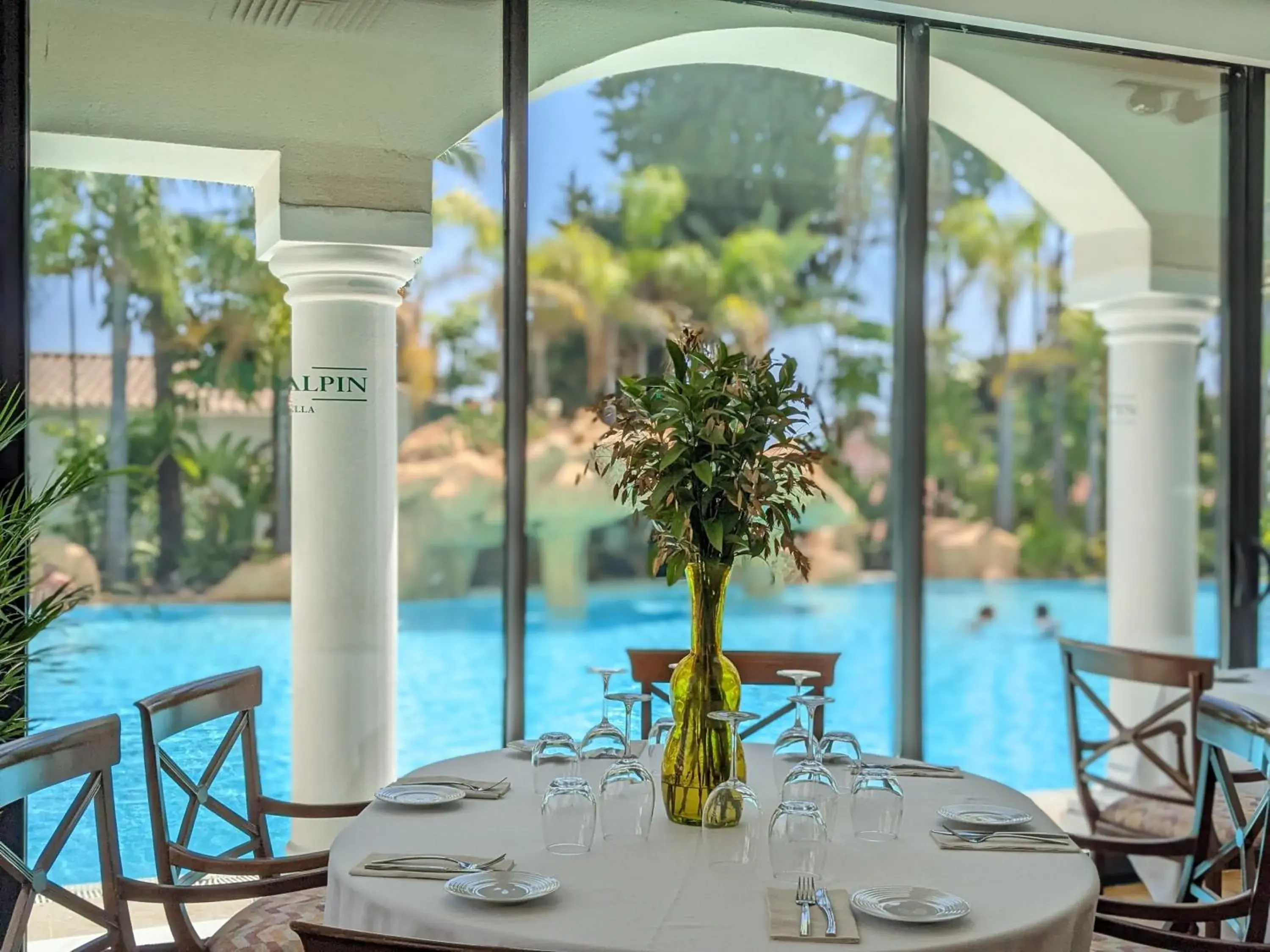 Restaurant/places to eat in Guadalpin Suites Restaurant/places to eat in Guadalpin Suites