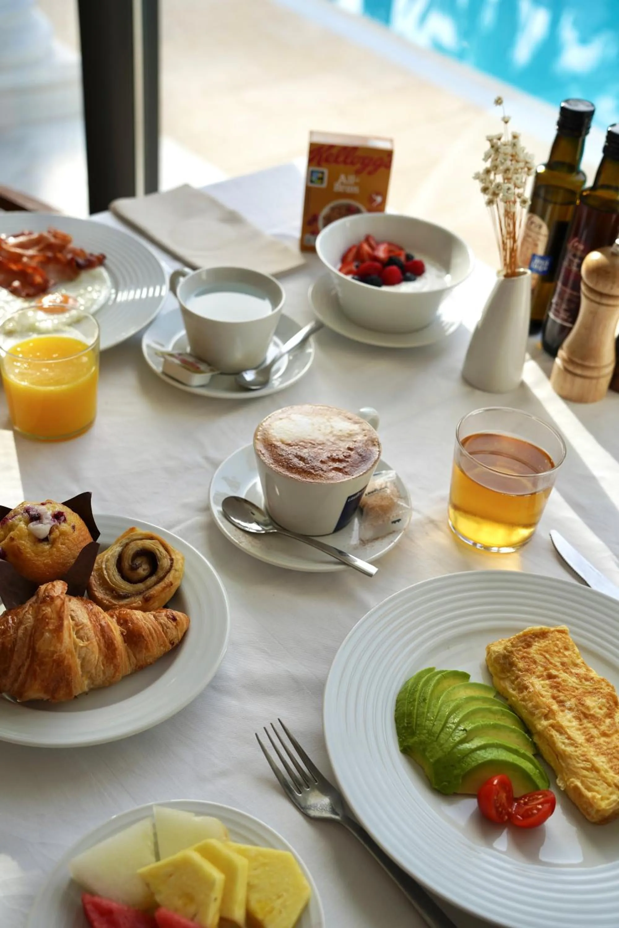 Buffet breakfast in Guadalpin Suites