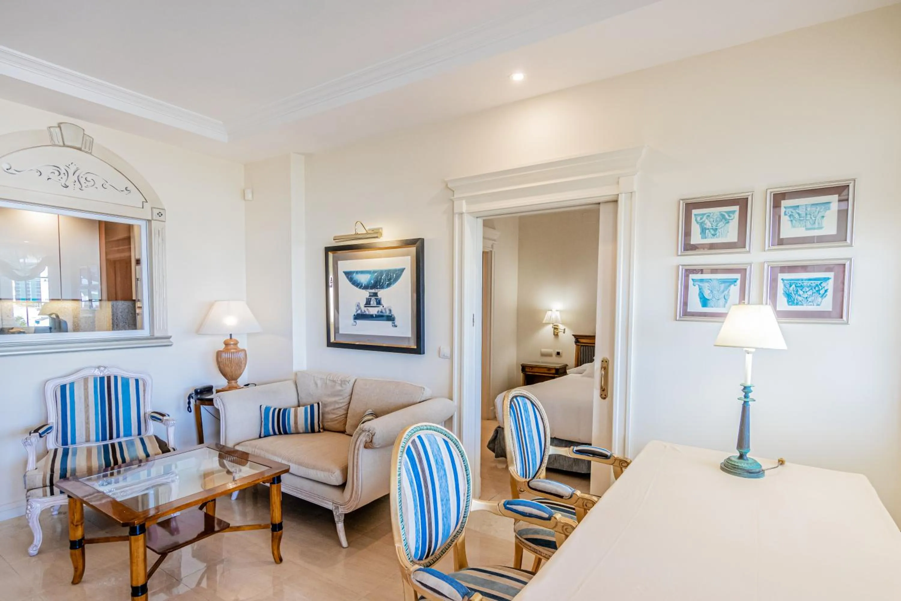 Living room in Guadalpin Suites