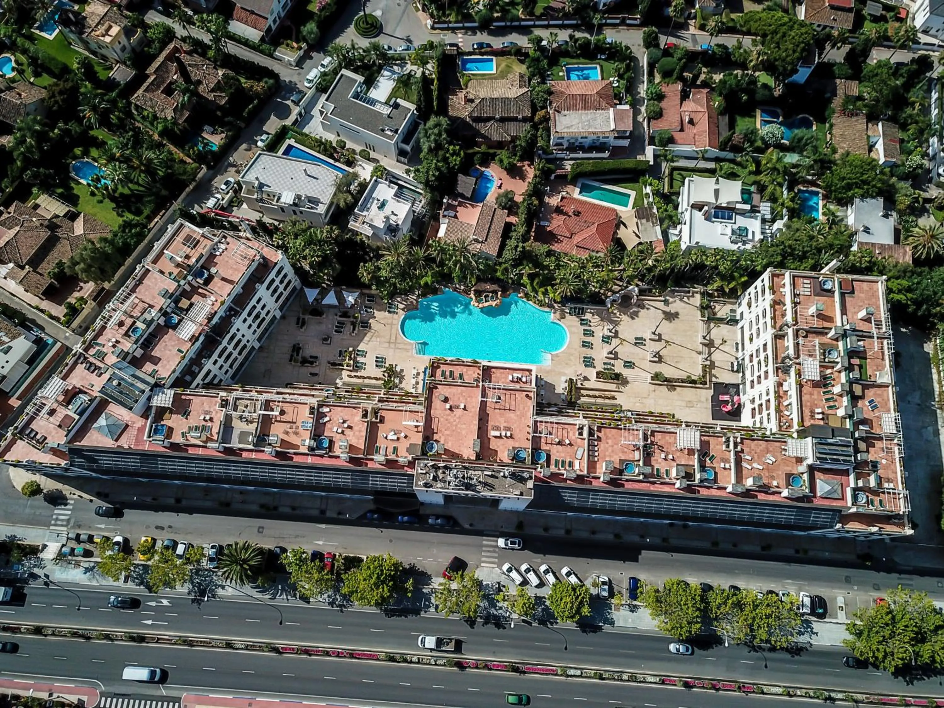 Property building in Guadalpin Suites