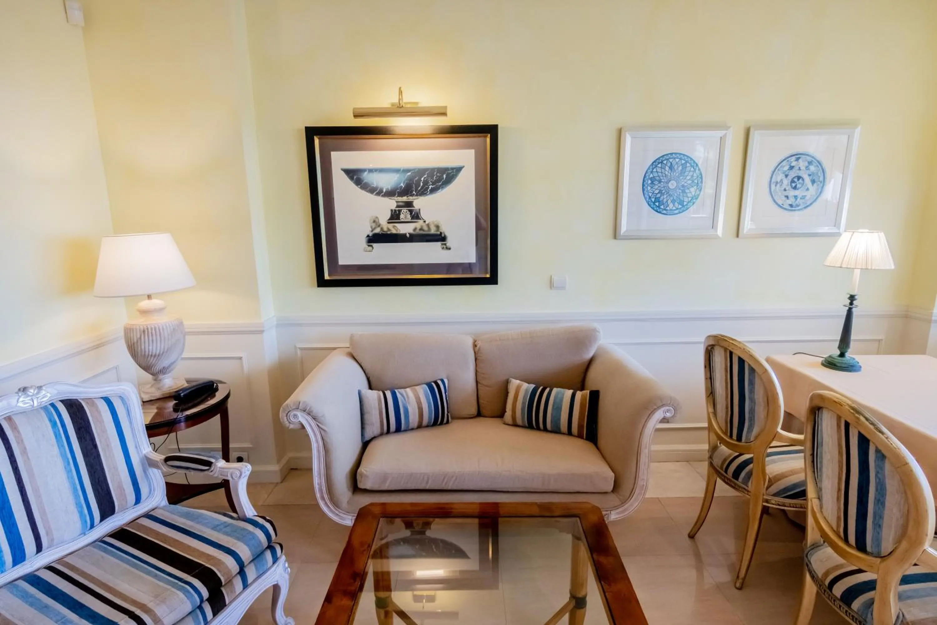 Living room in Guadalpin Suites