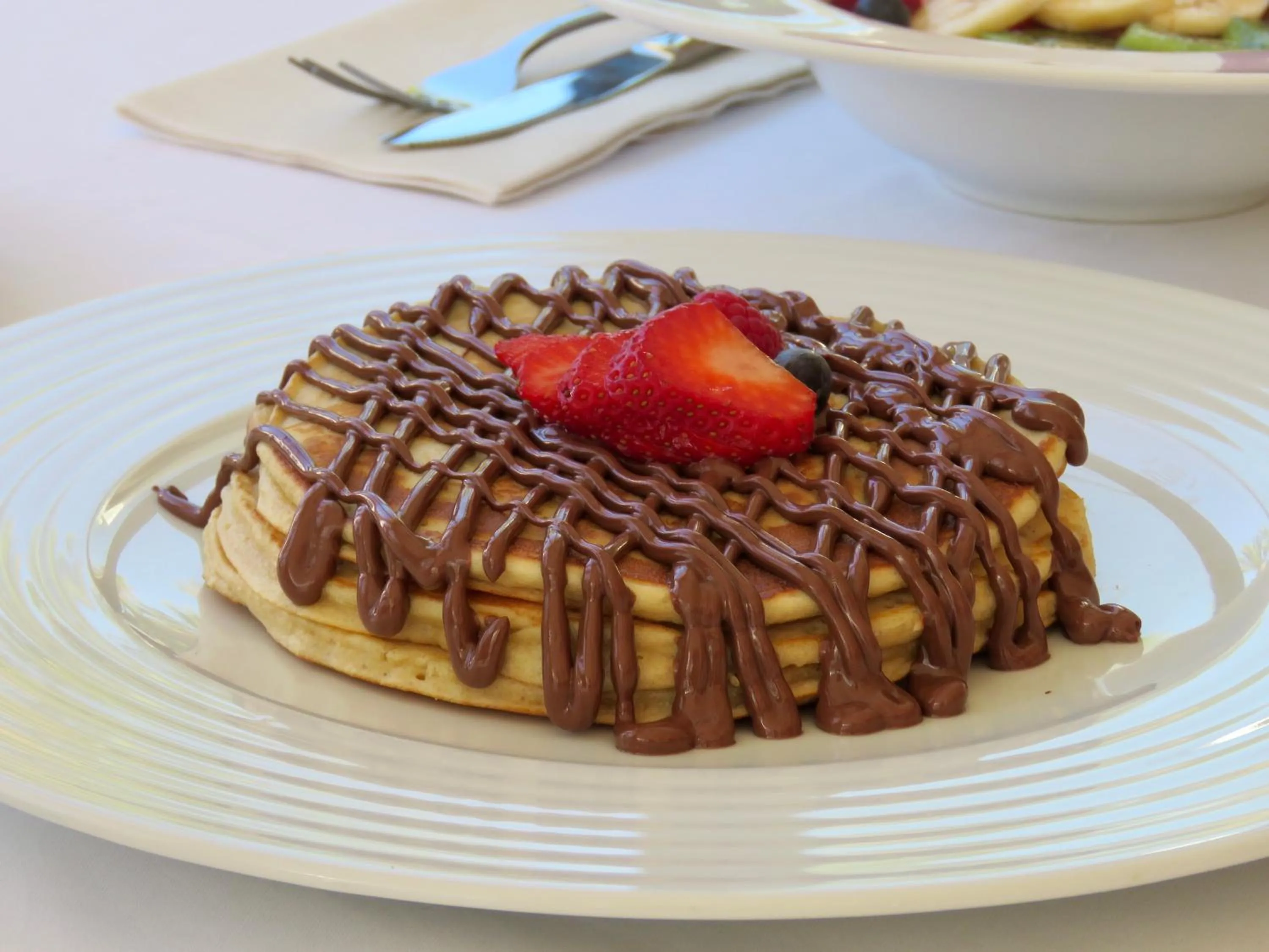 Buffet breakfast in Guadalpin Suites