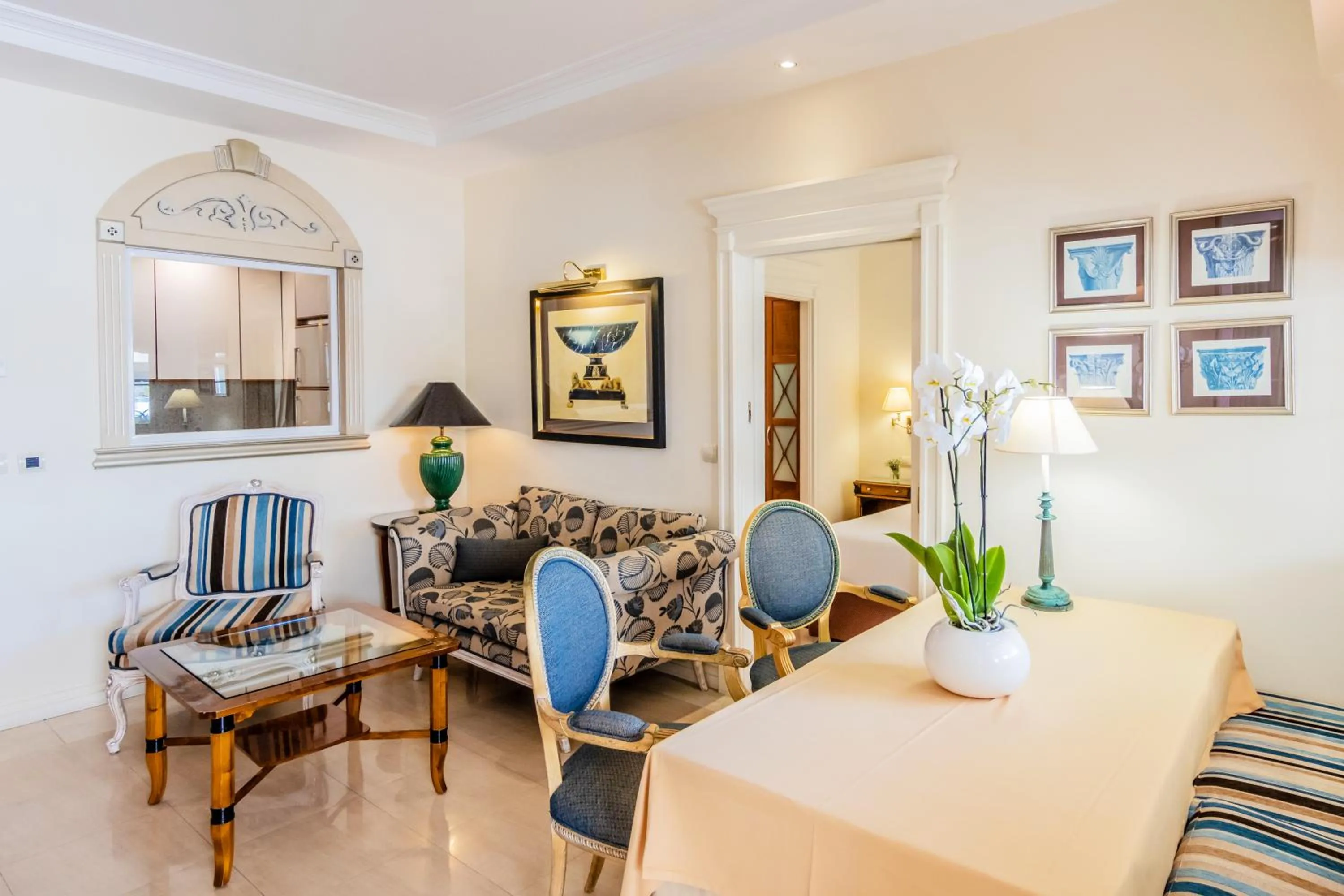 Living room in Guadalpin Suites