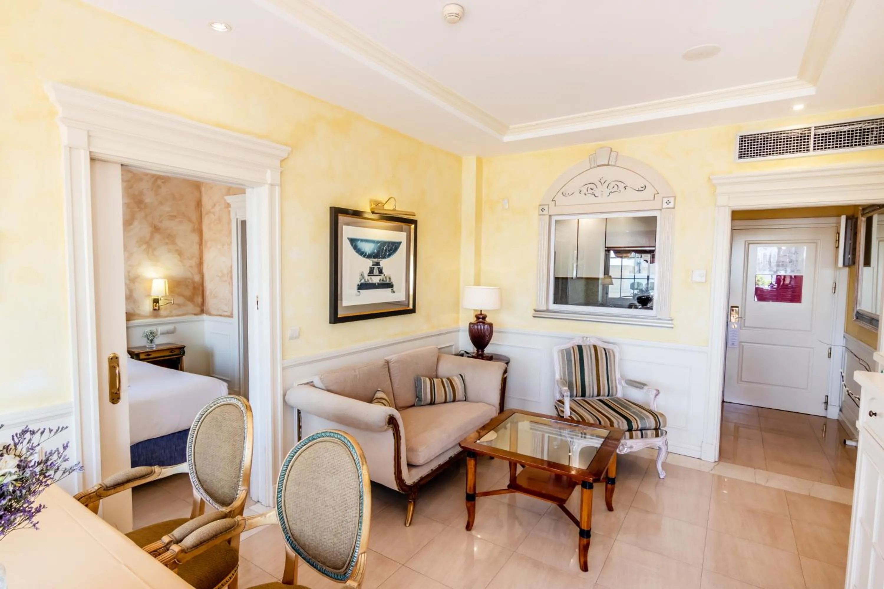 Living room, Bed in Guadalpin Suites