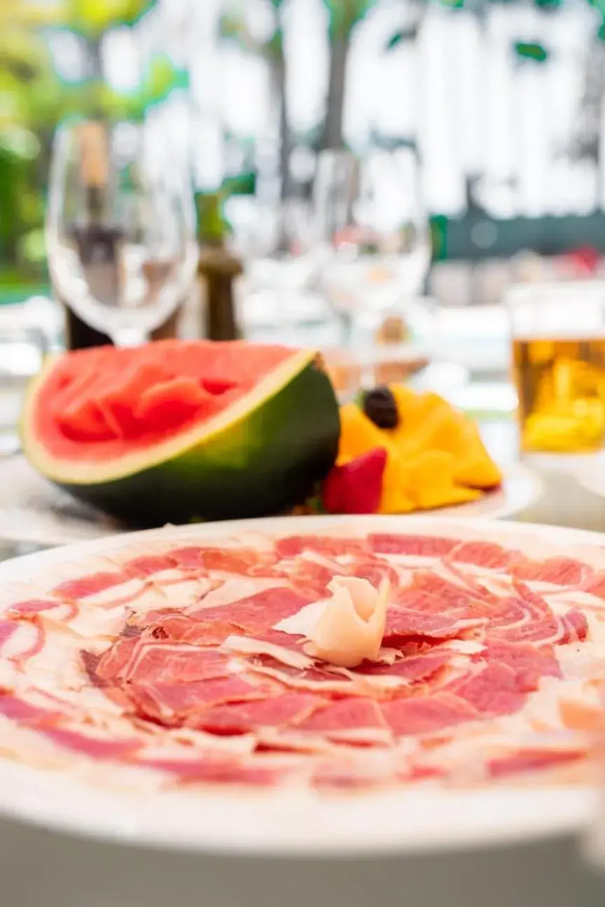 Restaurant/places to eat in Guadalpin Suites Restaurant/places to eat in Guadalpin Suites