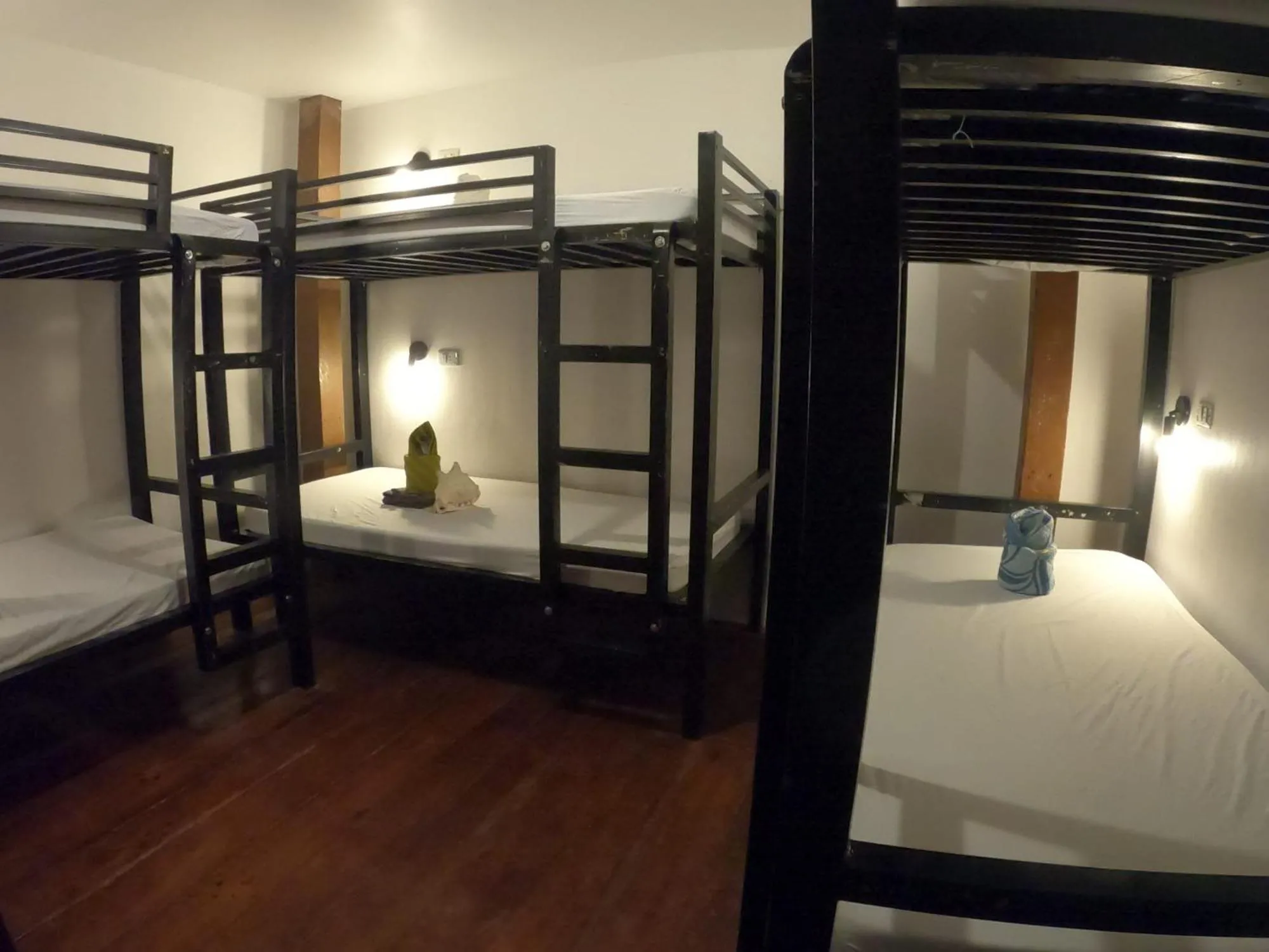Bed in 6-Bed Mixed Dormitory Room in Bangka Hostels