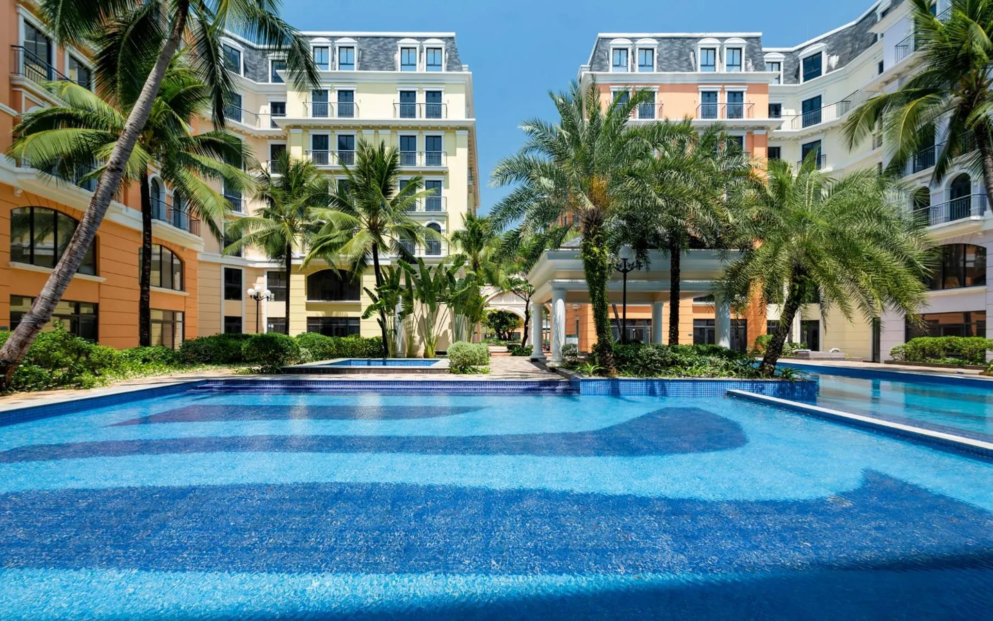 Swimming pool in Hanvet Hotel Phu Quoc