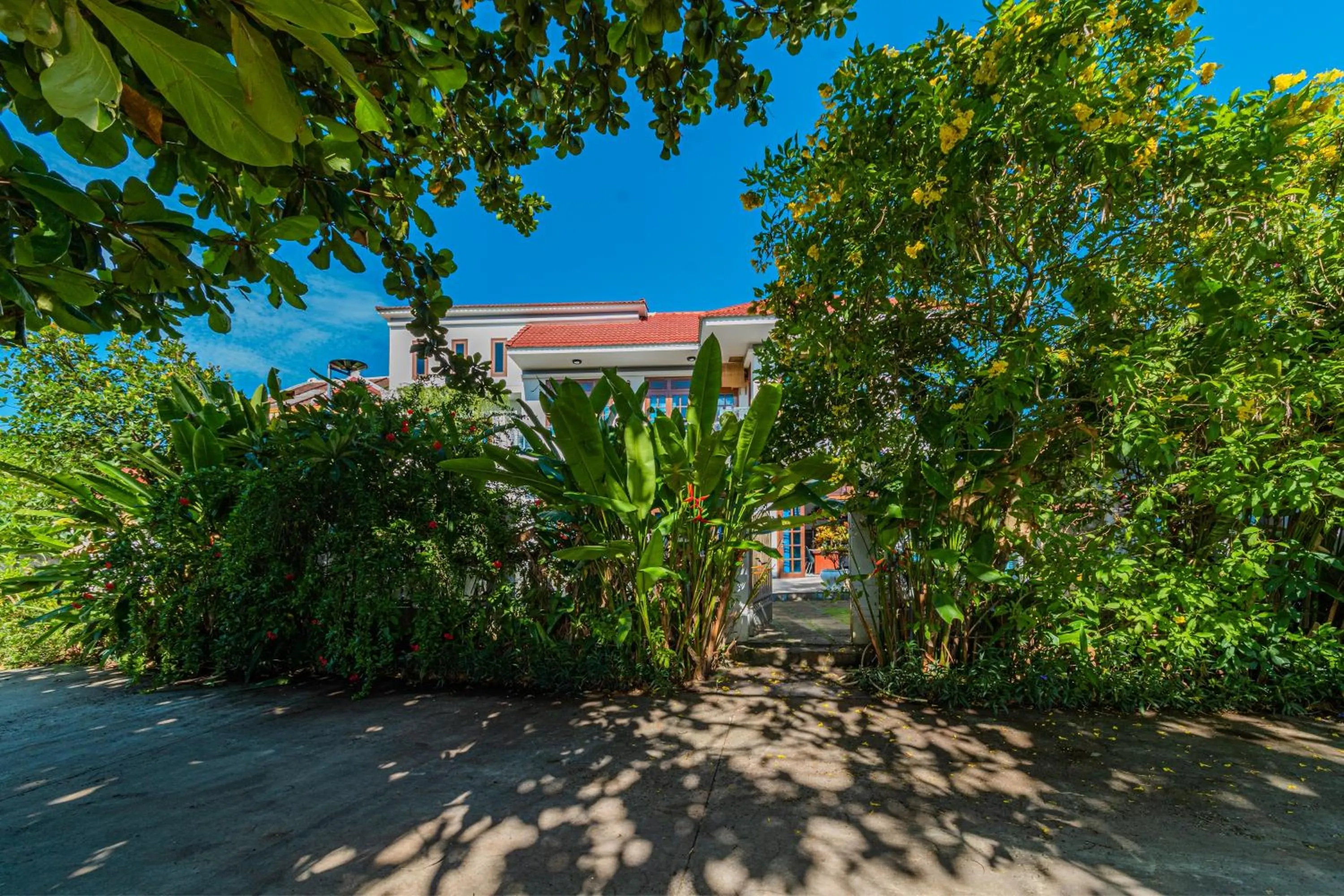 Garden in Sông River Homestay Hội An