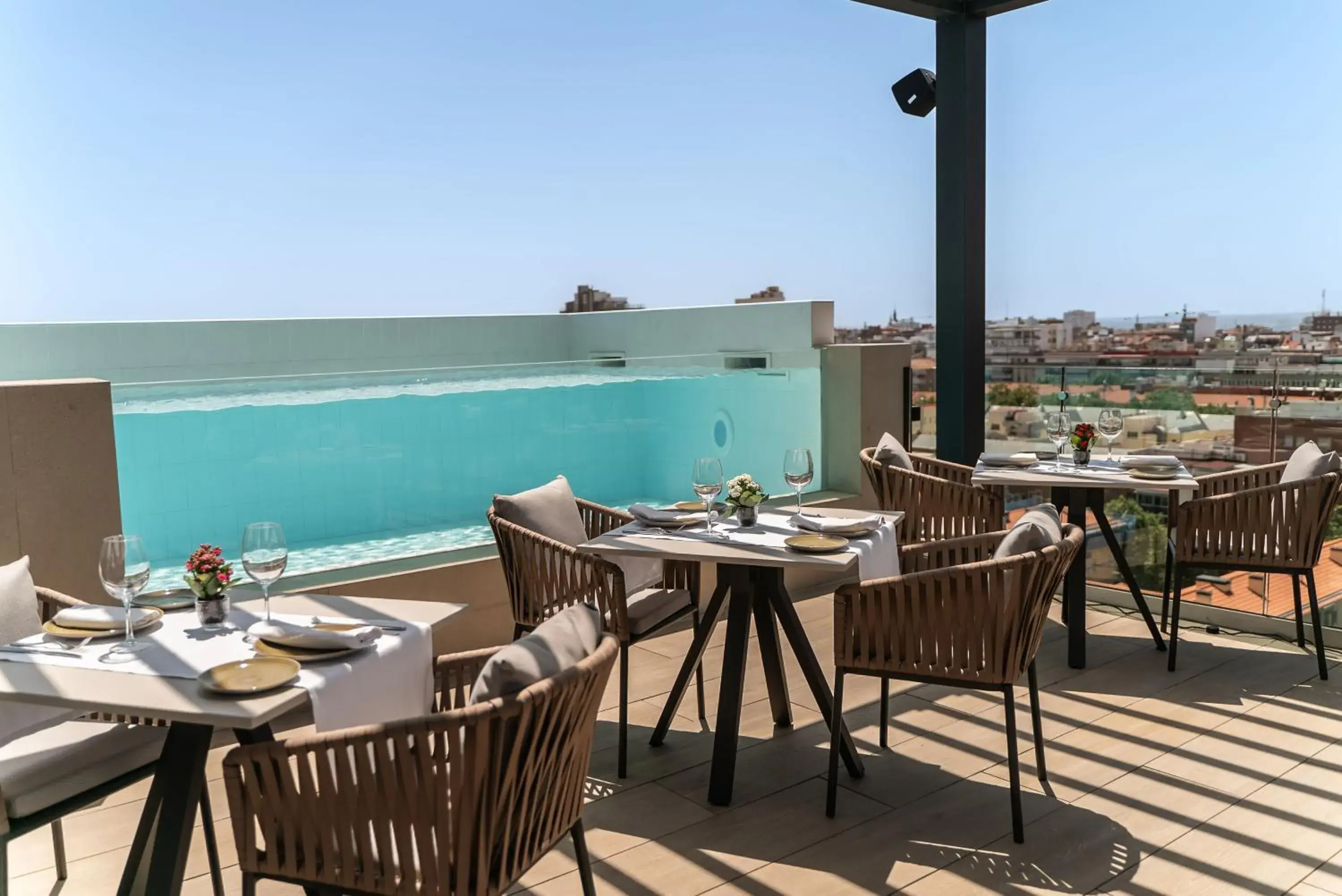 Swimming pool in H10 Tribeca Swimming pool in H10 Tribeca