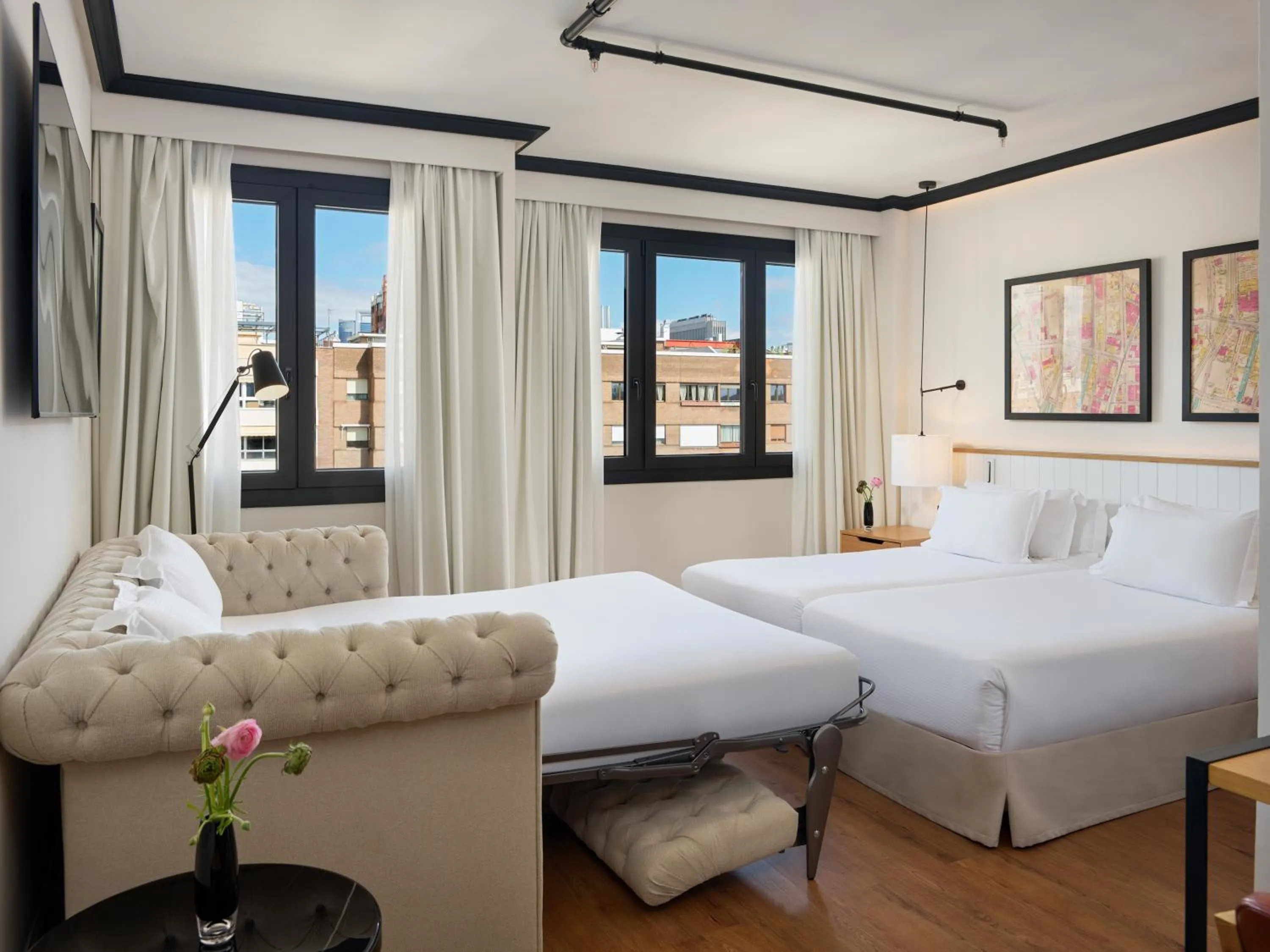 Photo of the whole room, Bed in H10 Tribeca