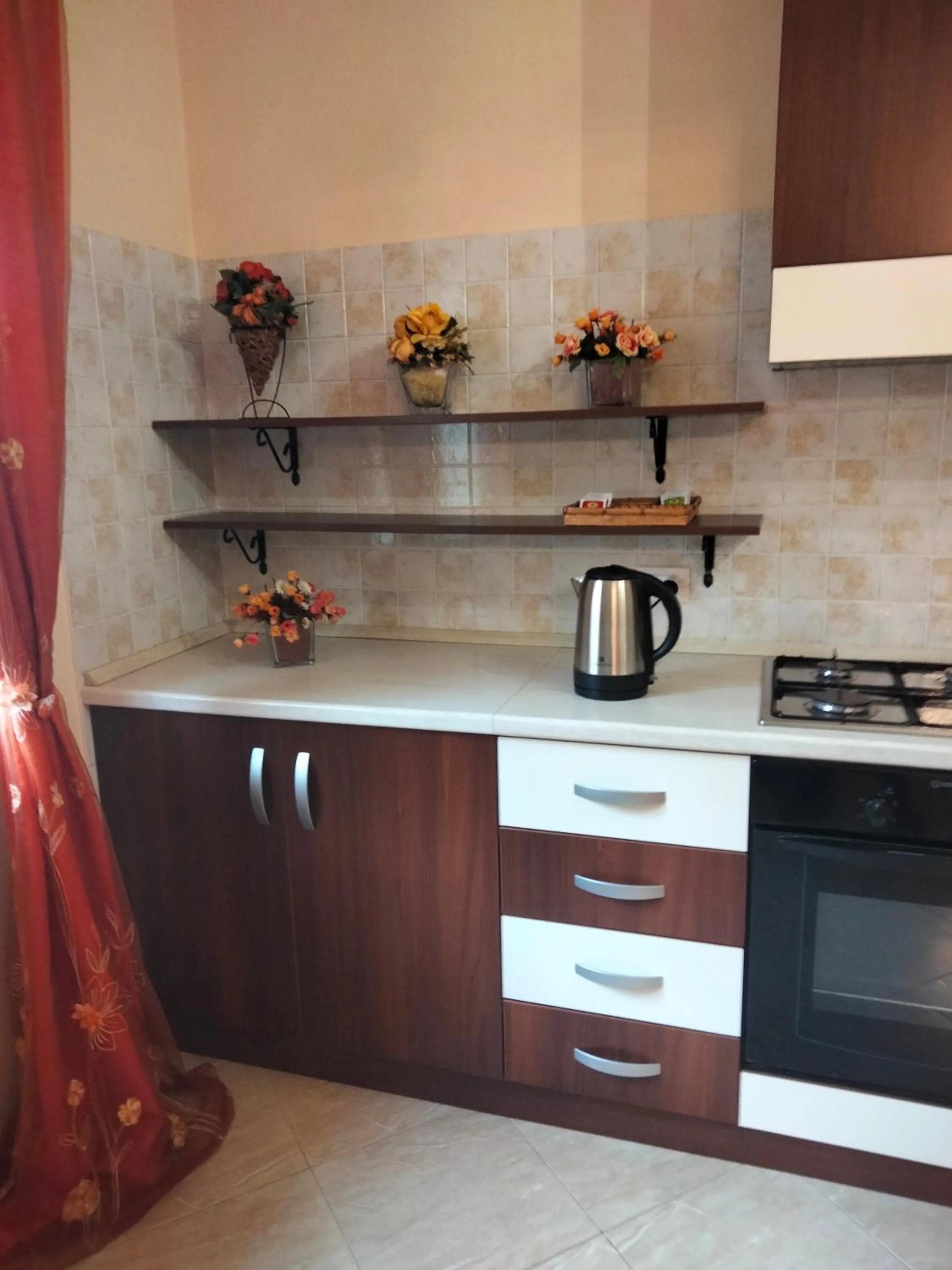 Coffee/tea facilities in THE BEST ROOMS & APARTMENTS - Parcheggia gratis sotto casa ed entra -
