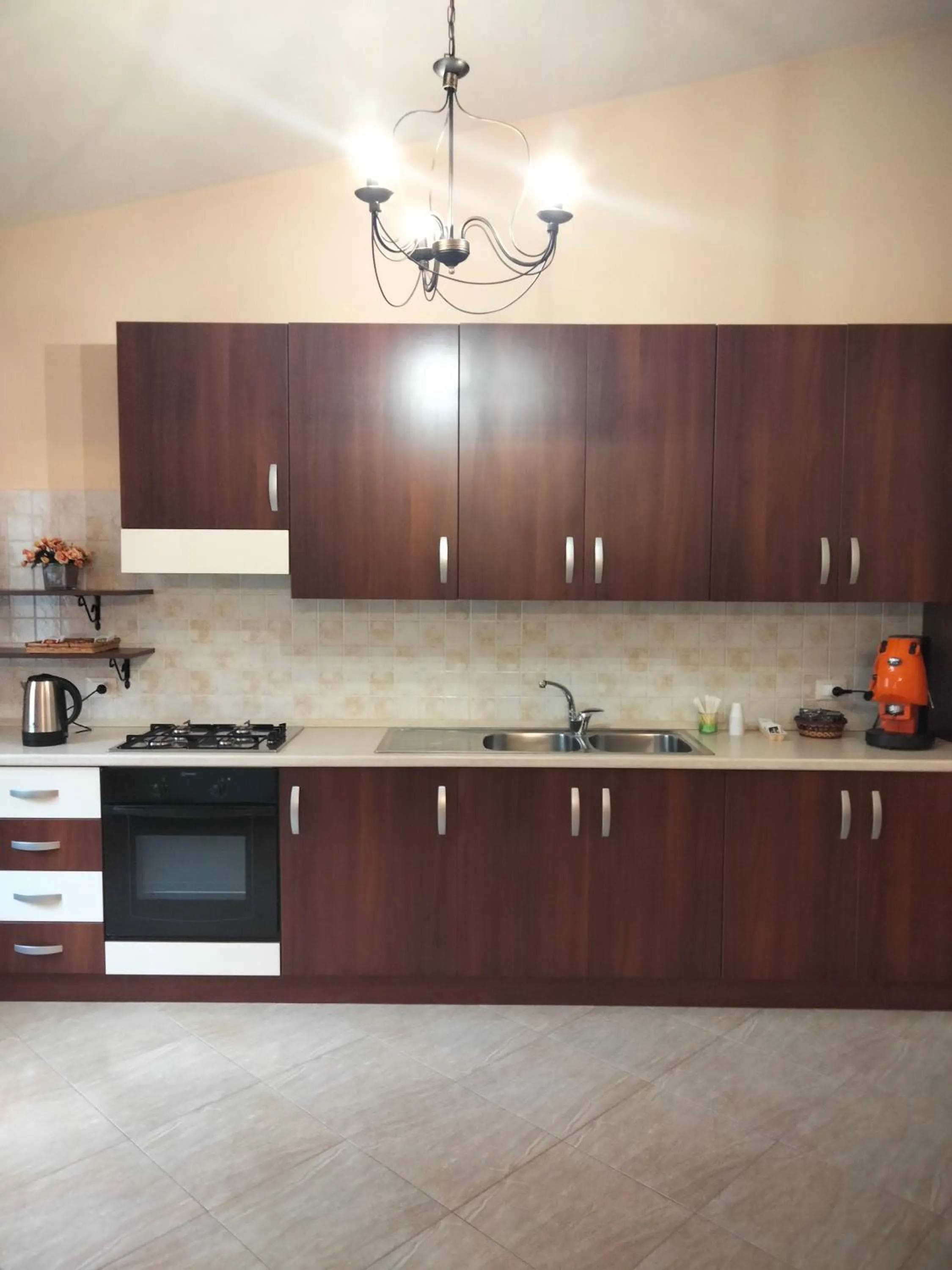Coffee/tea facilities in THE BEST ROOMS & APARTMENTS - Parcheggia gratis sotto casa ed entra -