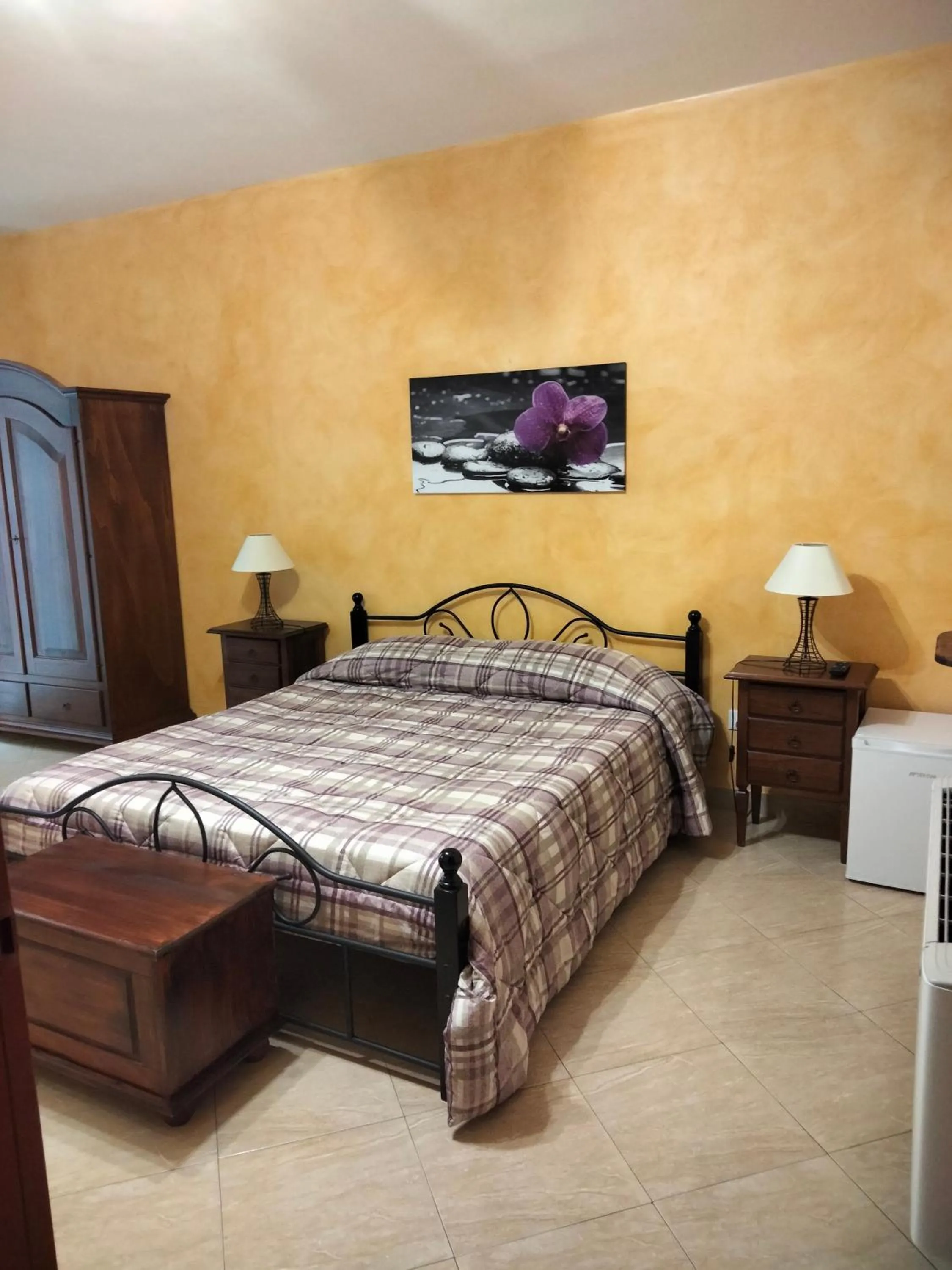 Photo of the whole room, Bed in THE BEST ROOMS & APARTMENTS - Parcheggia gratis sotto casa ed entra -