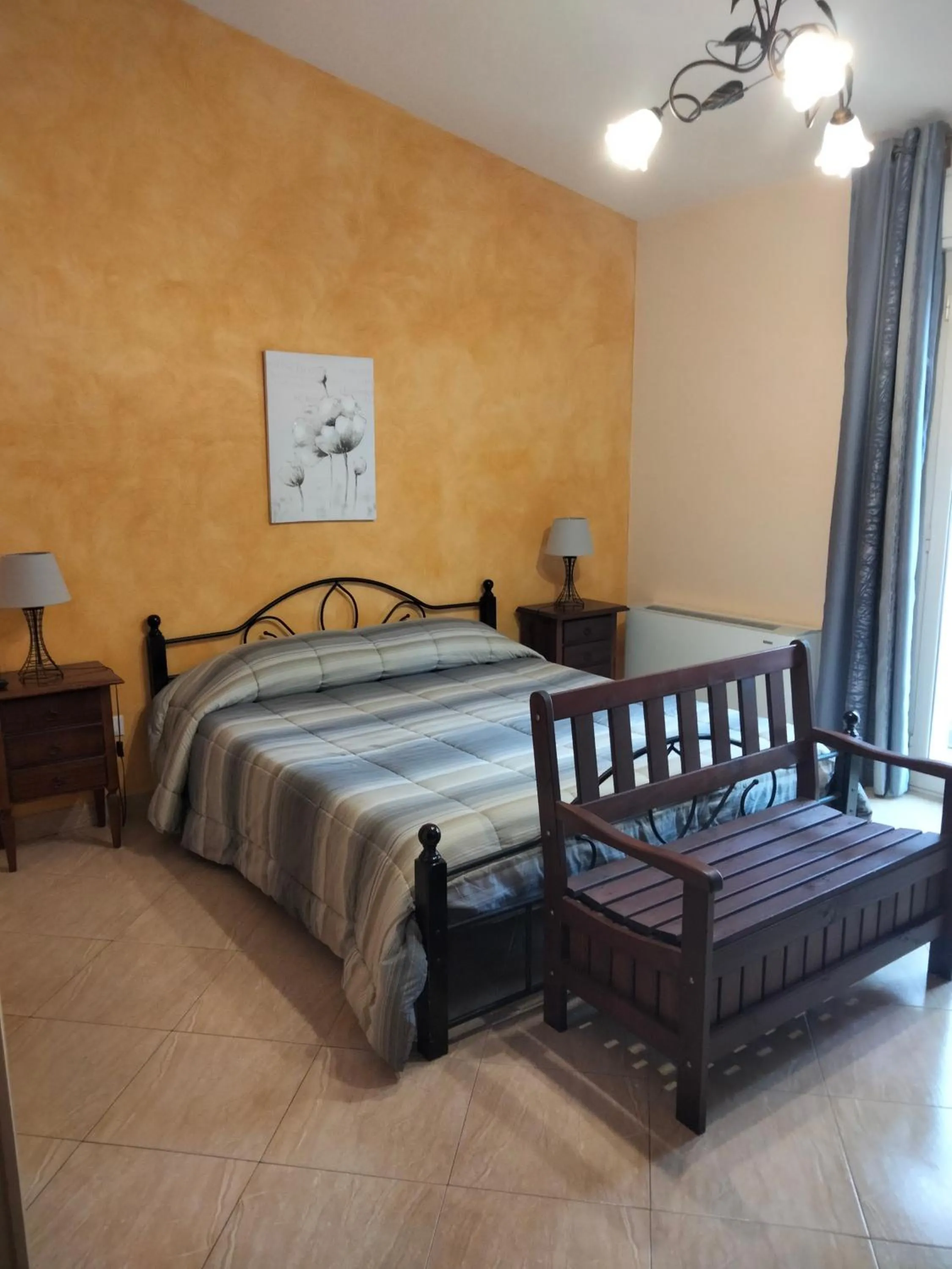 Photo of the whole room, Bed in THE BEST ROOMS & APARTMENTS - Parcheggia gratis sotto casa ed entra -