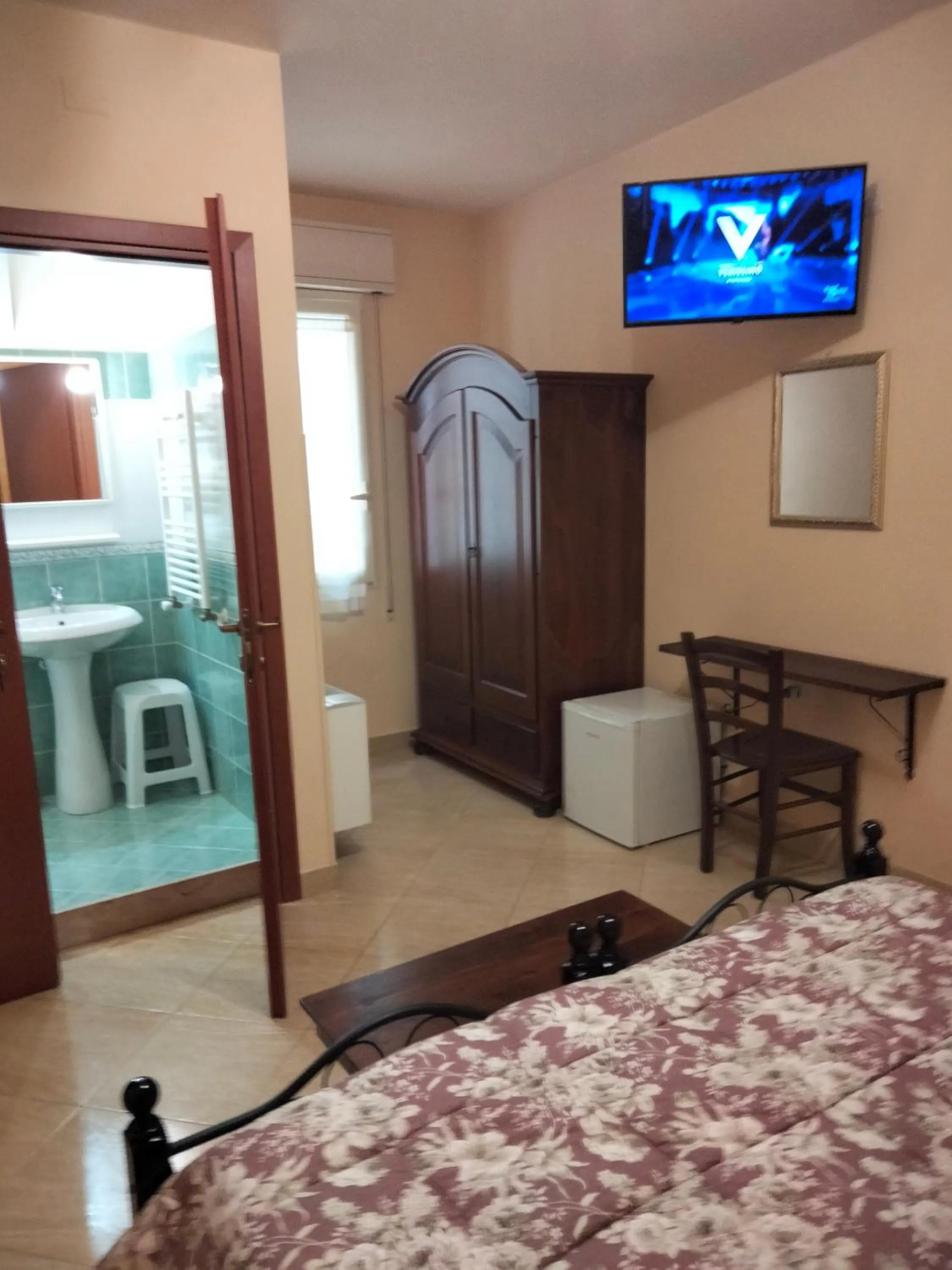 Photo of the whole room, Bed in THE BEST ROOMS & APARTMENTS - Parcheggia gratis sotto casa ed entra -