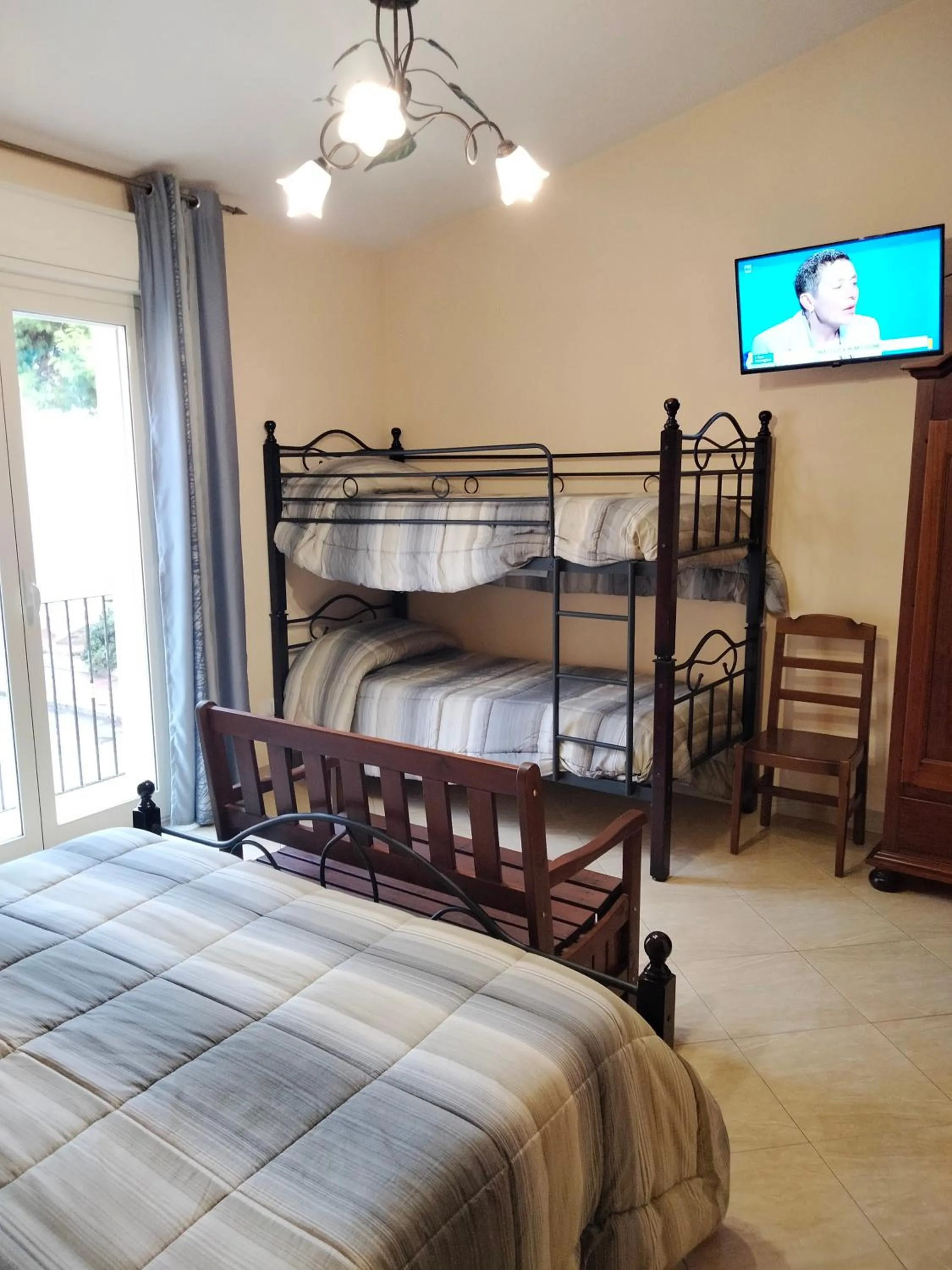Quadruple Room in THE BEST ROOMS & APARTMENTS - Parcheggia gratis sotto casa ed entra -