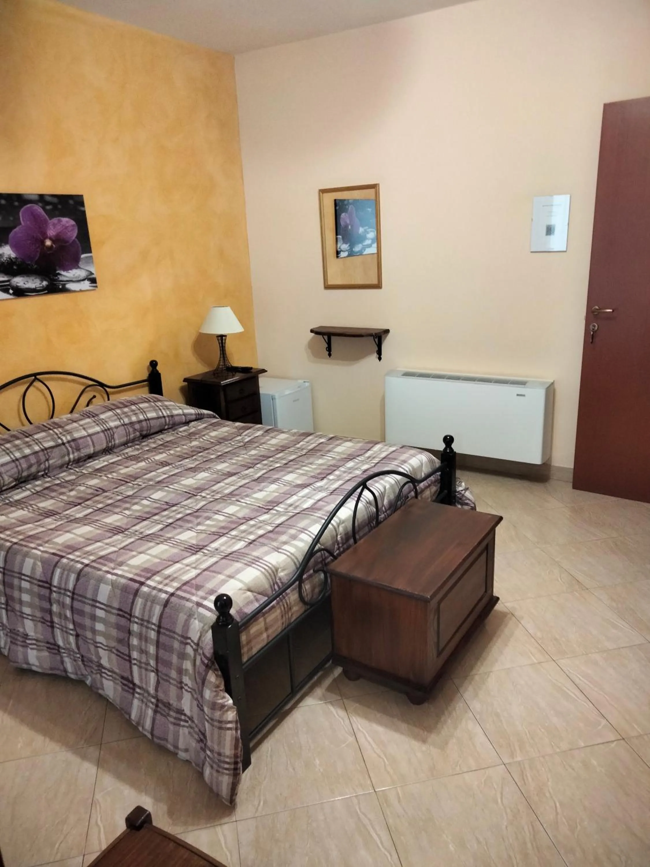 Photo of the whole room, Bed in THE BEST ROOMS & APARTMENTS - Parcheggia gratis sotto casa ed entra -