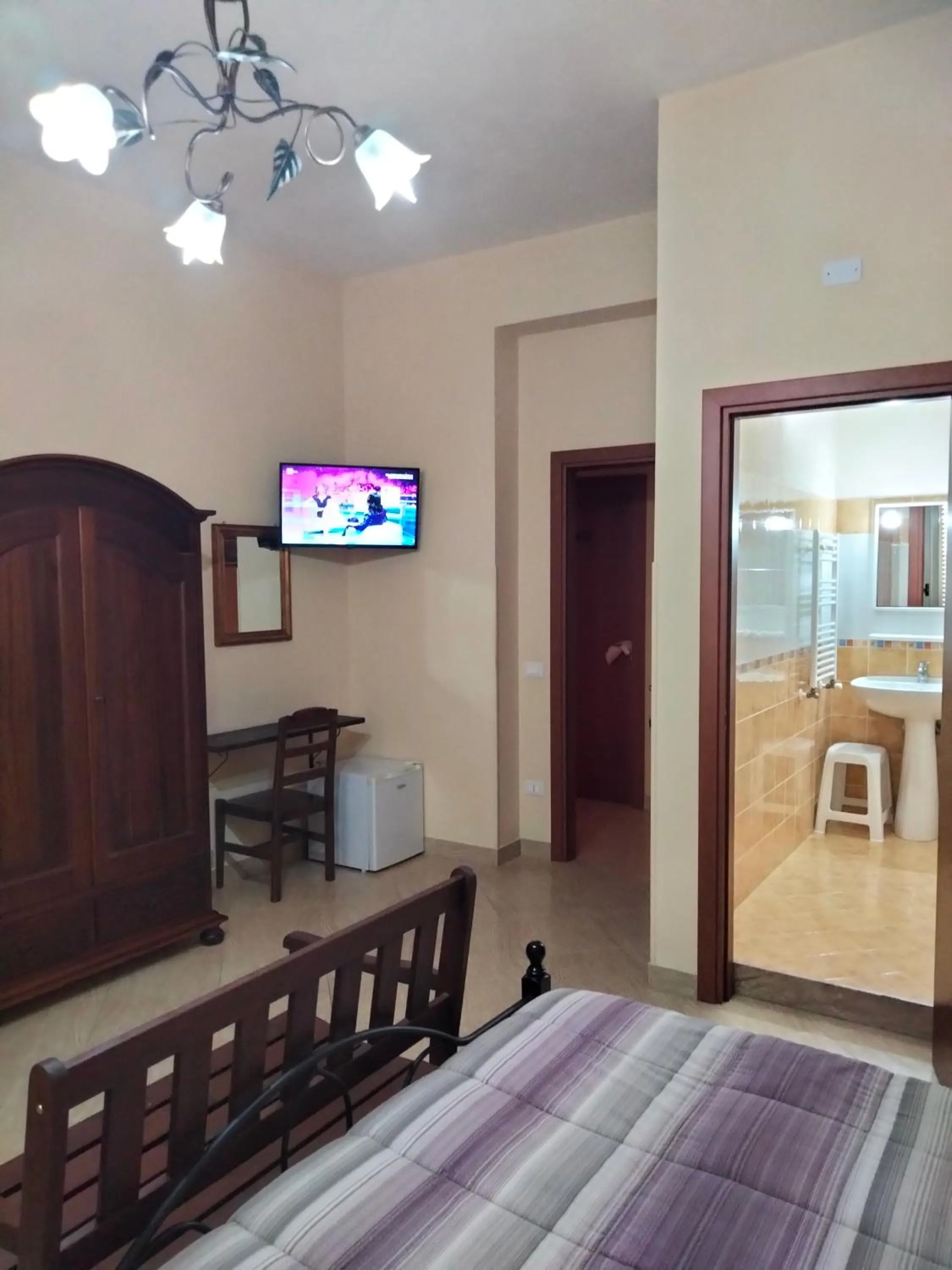 Photo of the whole room, Bed in THE BEST ROOMS & APARTMENTS - Parcheggia gratis sotto casa ed entra -
