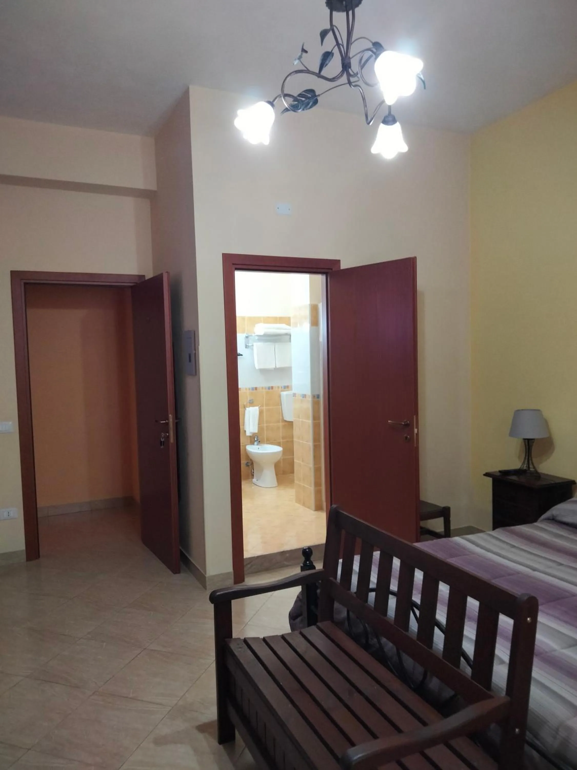 Photo of the whole room, Bed in THE BEST ROOMS & APARTMENTS - Parcheggia gratis sotto casa ed entra -