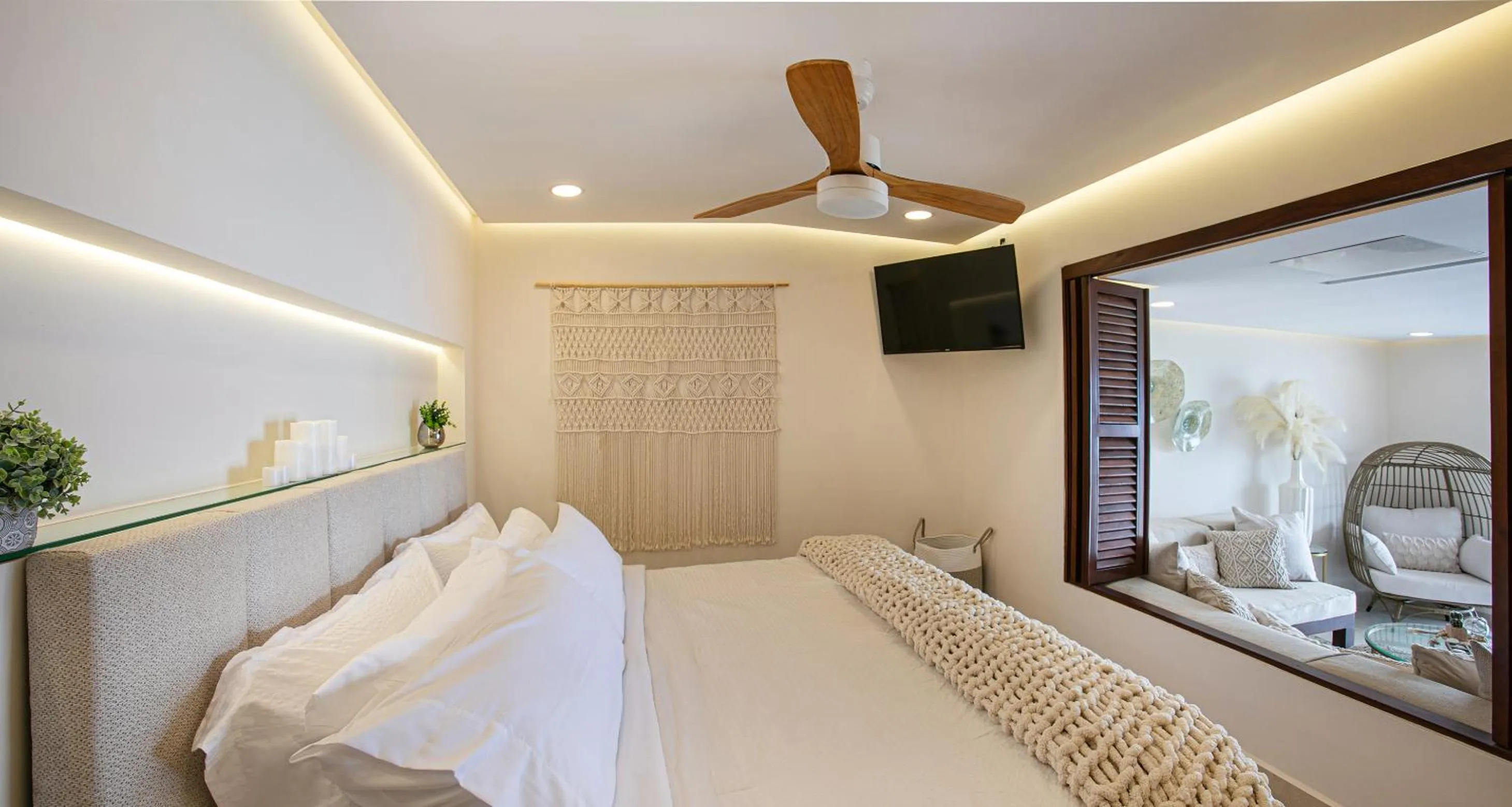 Bed in Sunscape Residence Tower