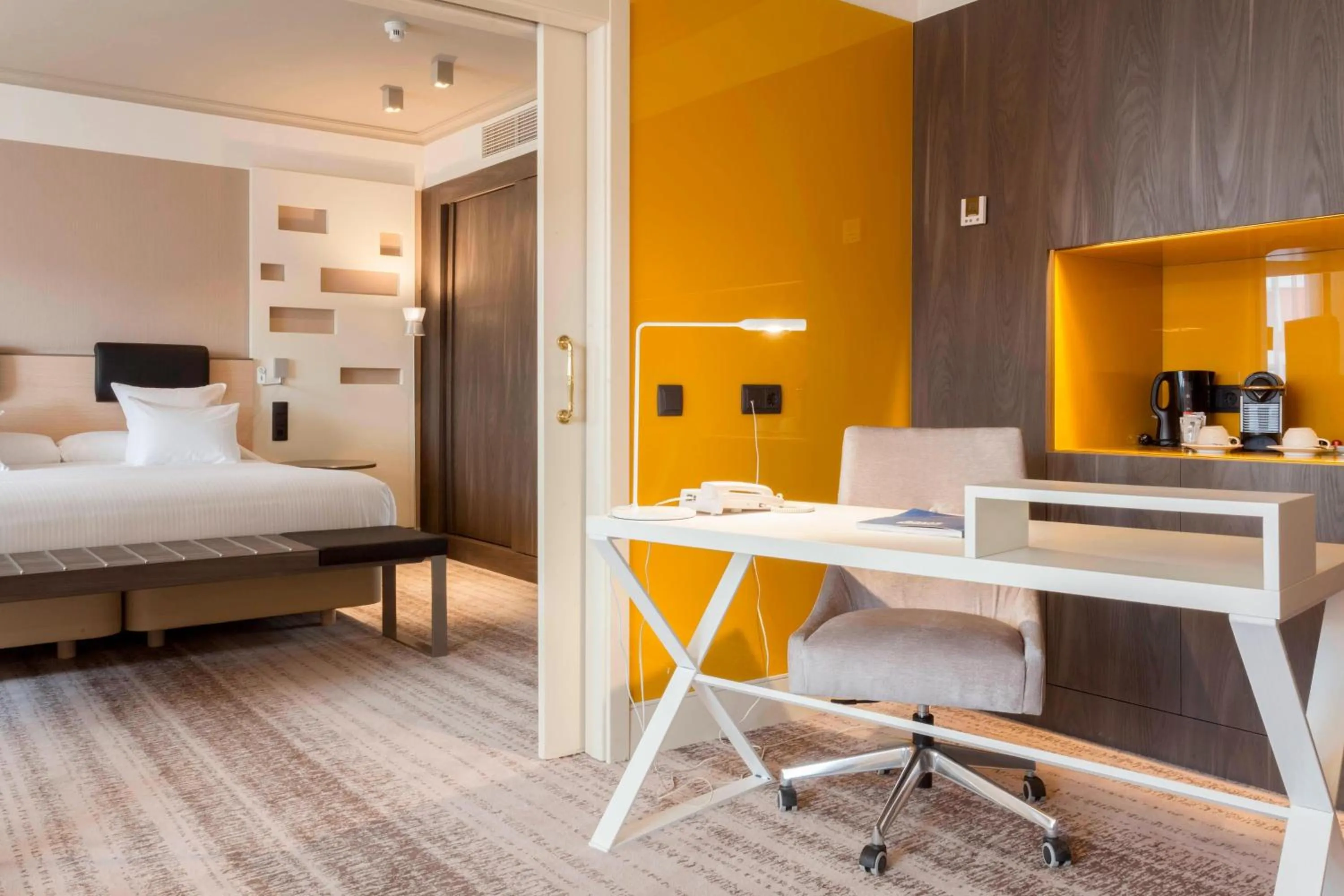 Photo of the whole room, Bed in Madrid Marriott Auditorium Hotel & Conference Center