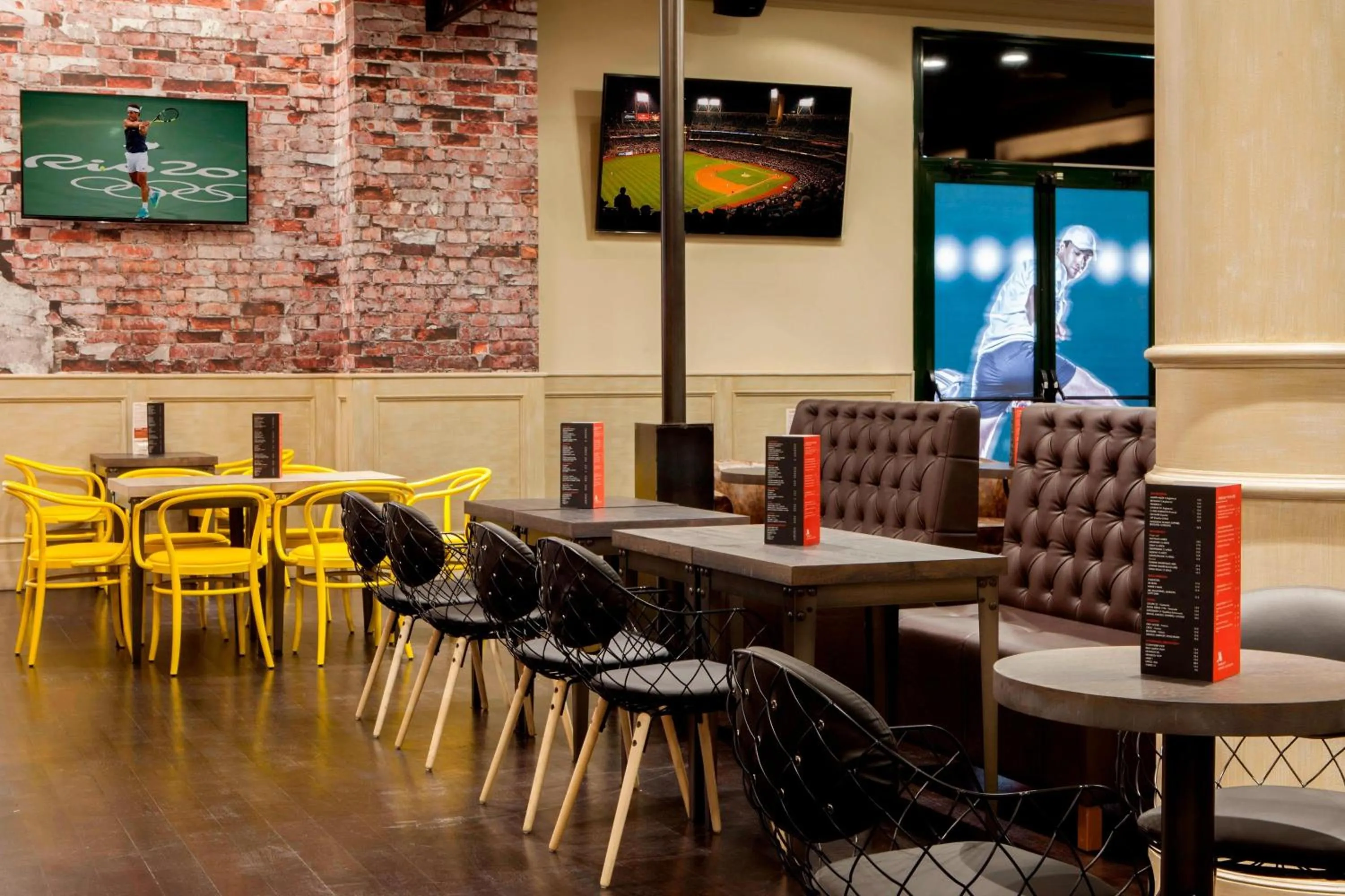 Lounge or bar in Madrid Marriott Auditorium Hotel & Conference Center