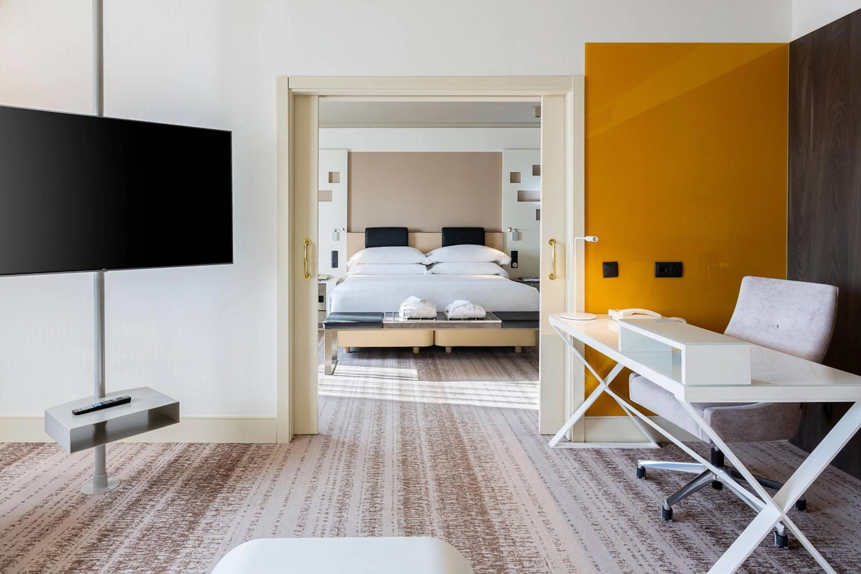 Photo of the whole room, Bed in Madrid Marriott Auditorium Hotel & Conference Center