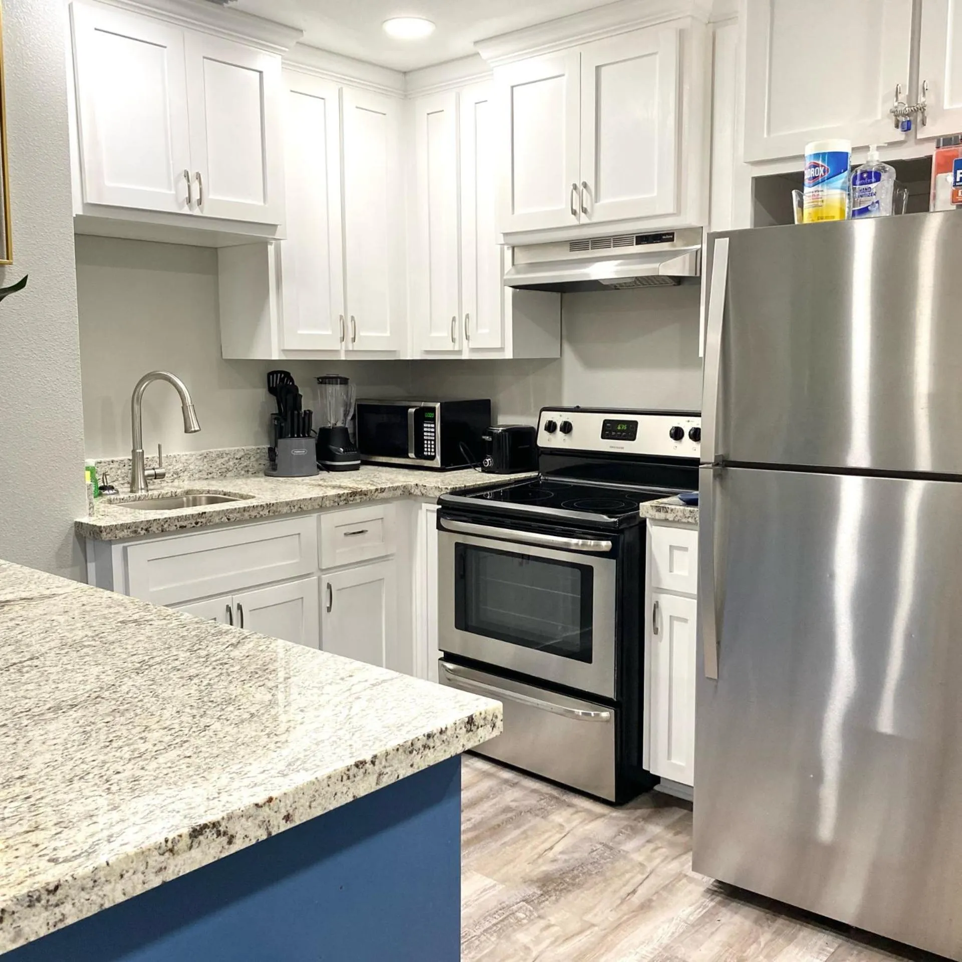 NEW! close to Downtown, Malls & Premium Outlets, with Balcony