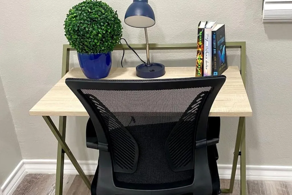 NEW! close to Downtown, Malls & Premium Outlets, with Balcony