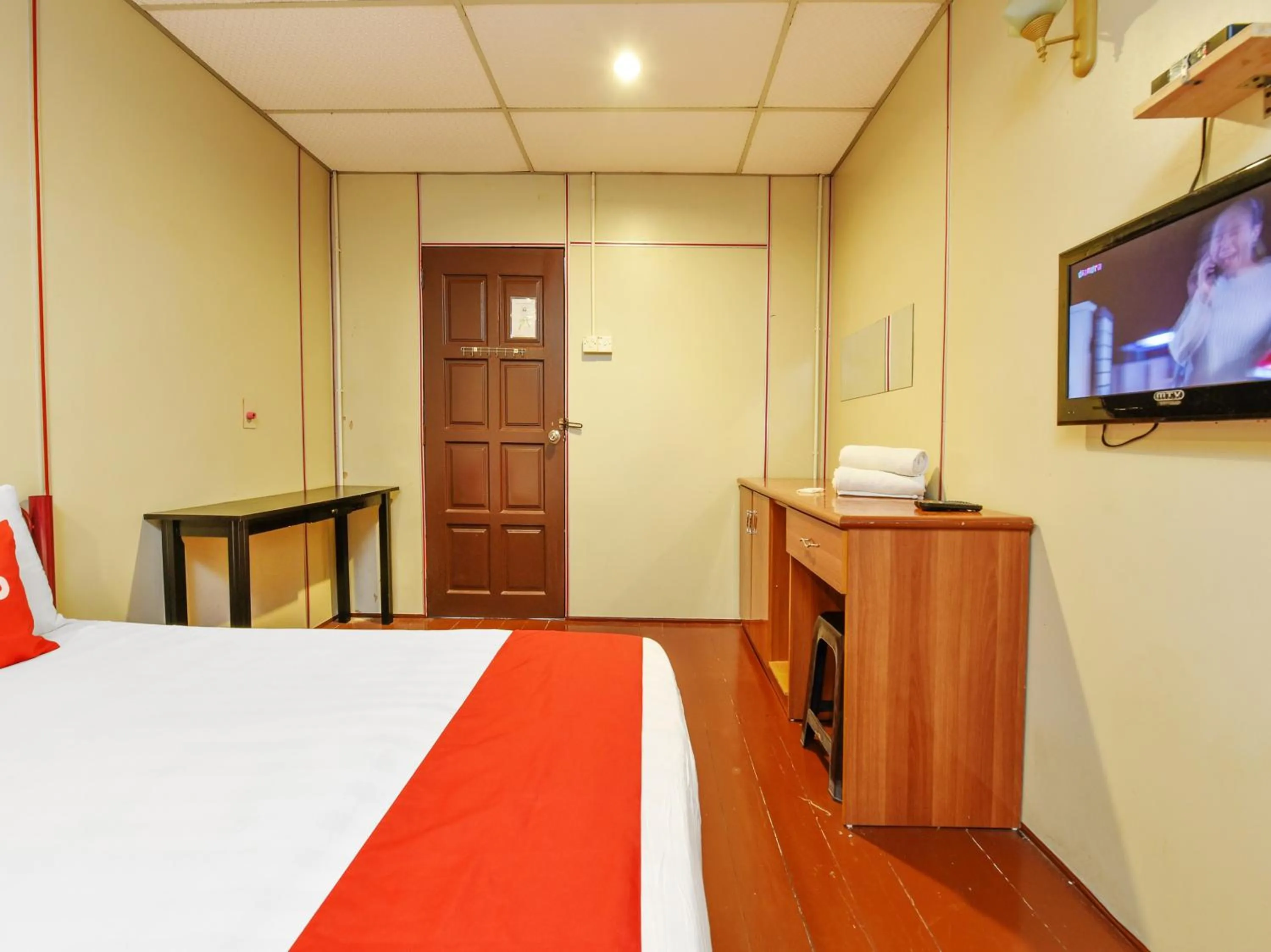 Bedroom, Bed in Hotel O Pulau Ketam Inn