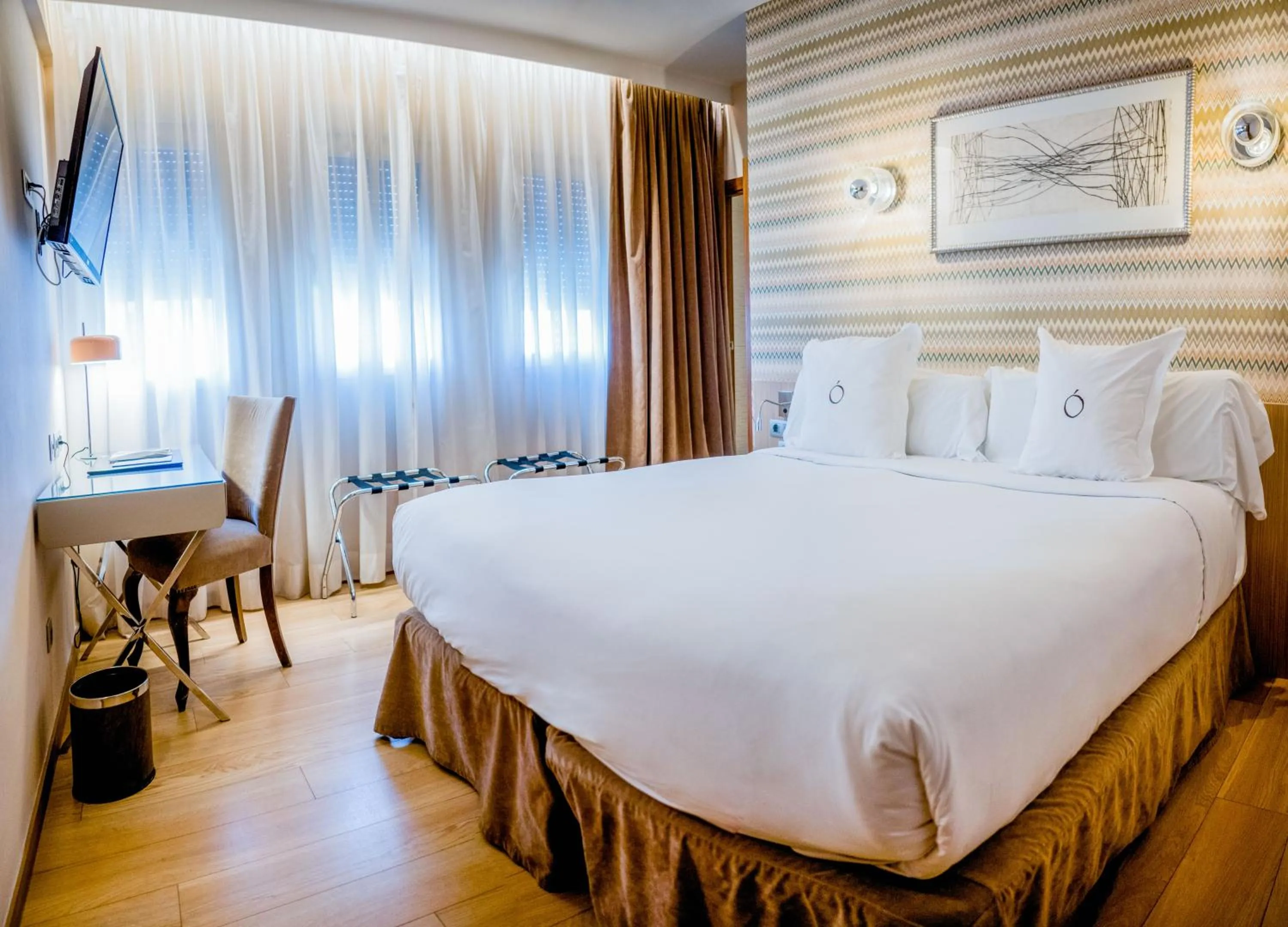 Photo of the whole room, Bed in Hotel Opera