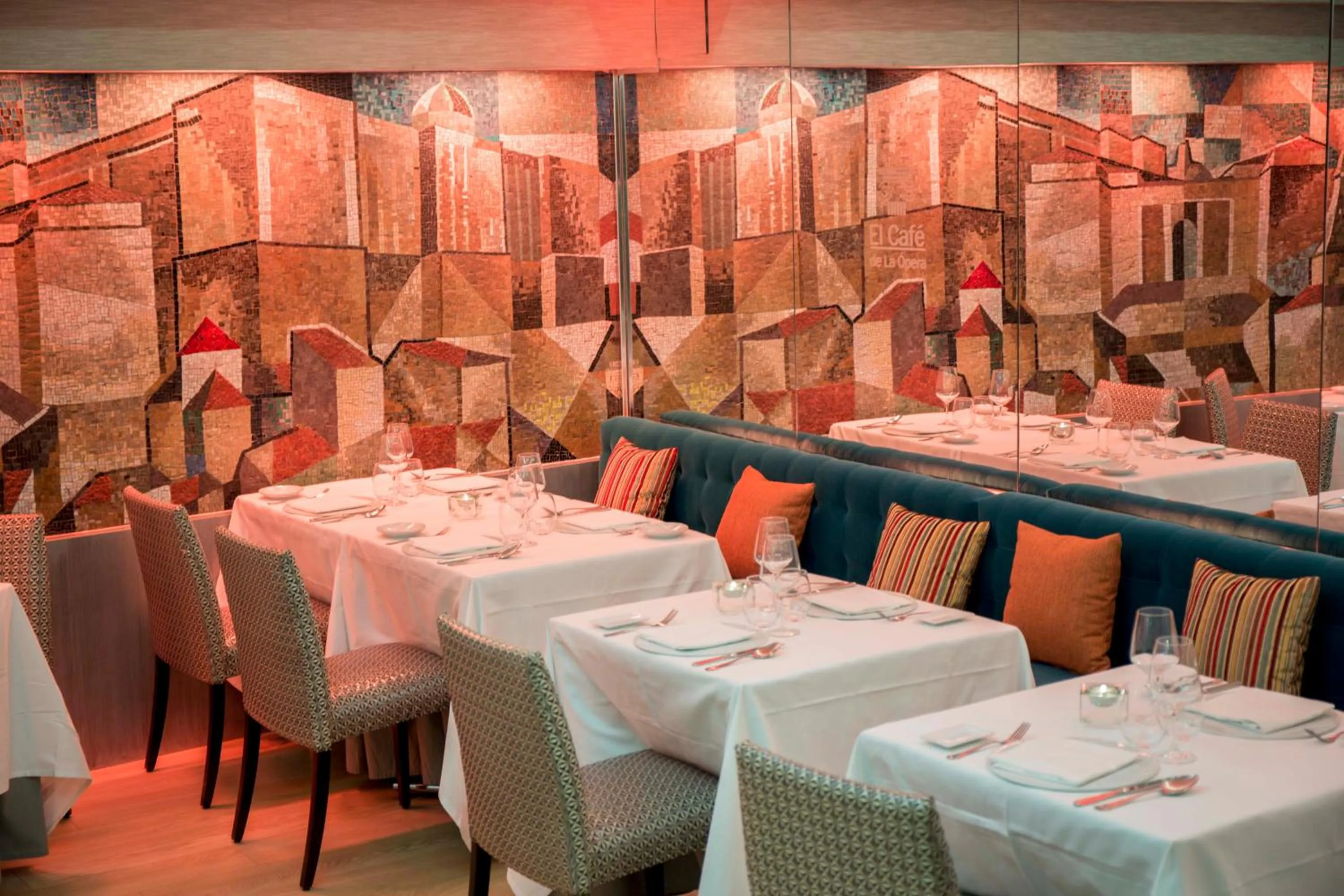 Restaurant/places to eat in Hotel Opera