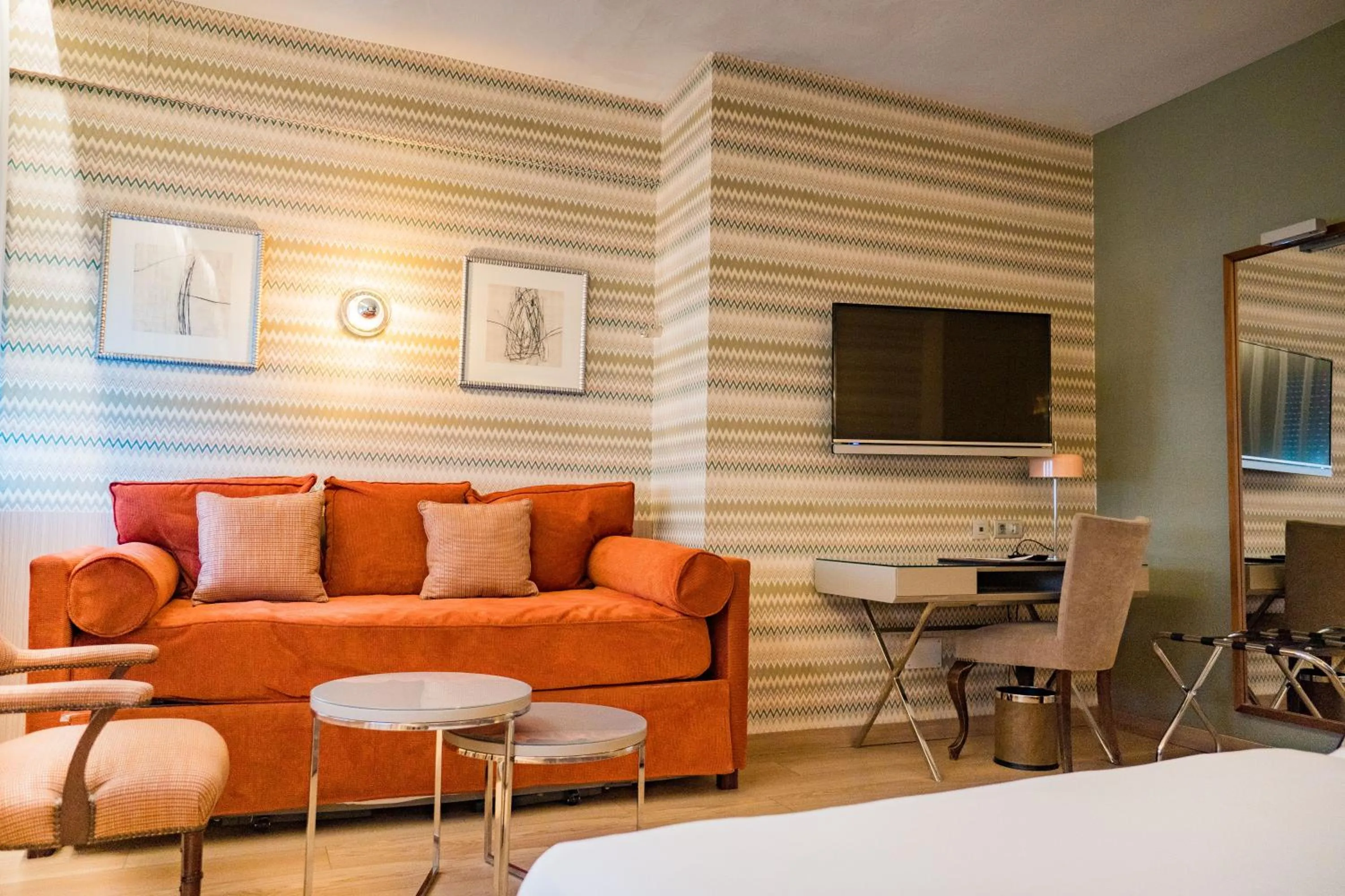 Photo of the whole room, Bed in Hotel Opera