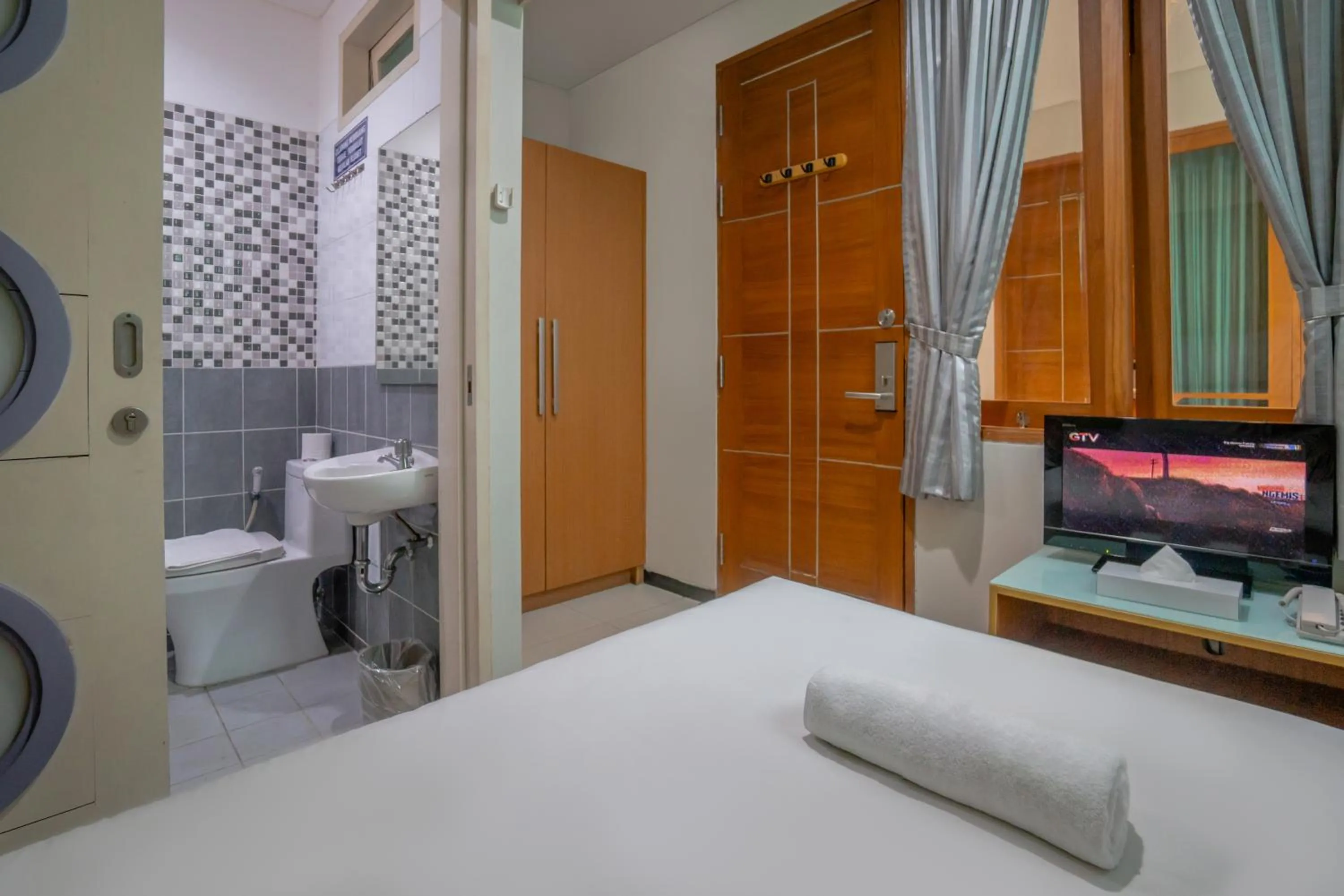 Bed in LeGreen Suite Tebet