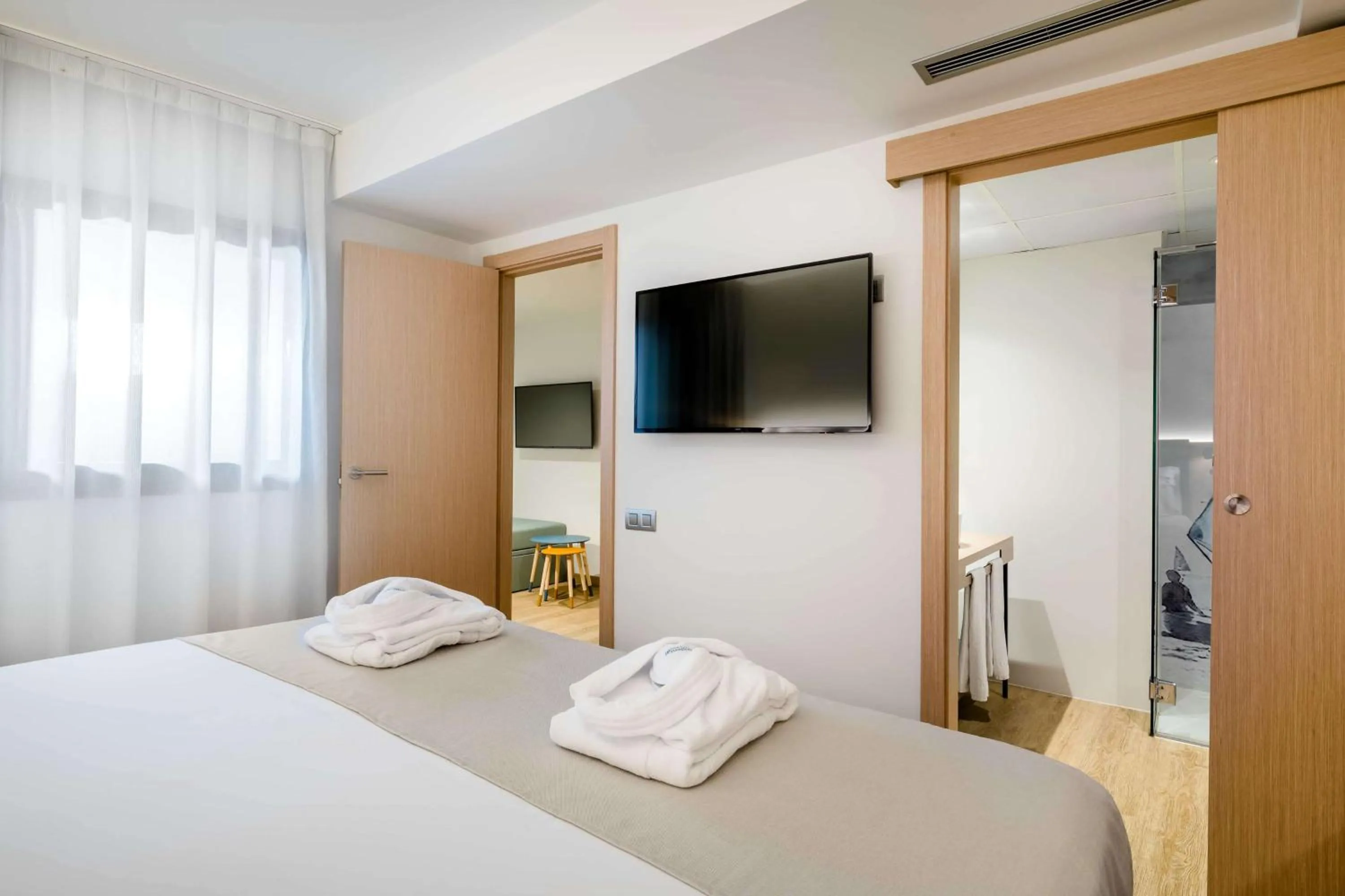 Bedroom, Bed in Occidental Alicante